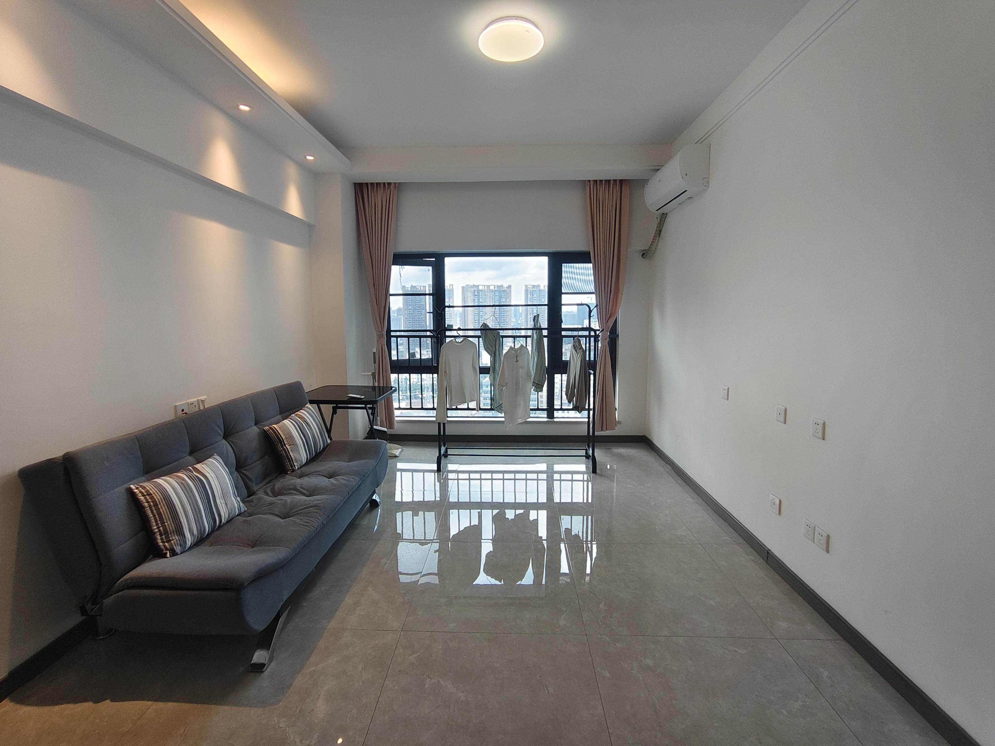 龙湖光年  1室1厅1卫    2100.0元/月