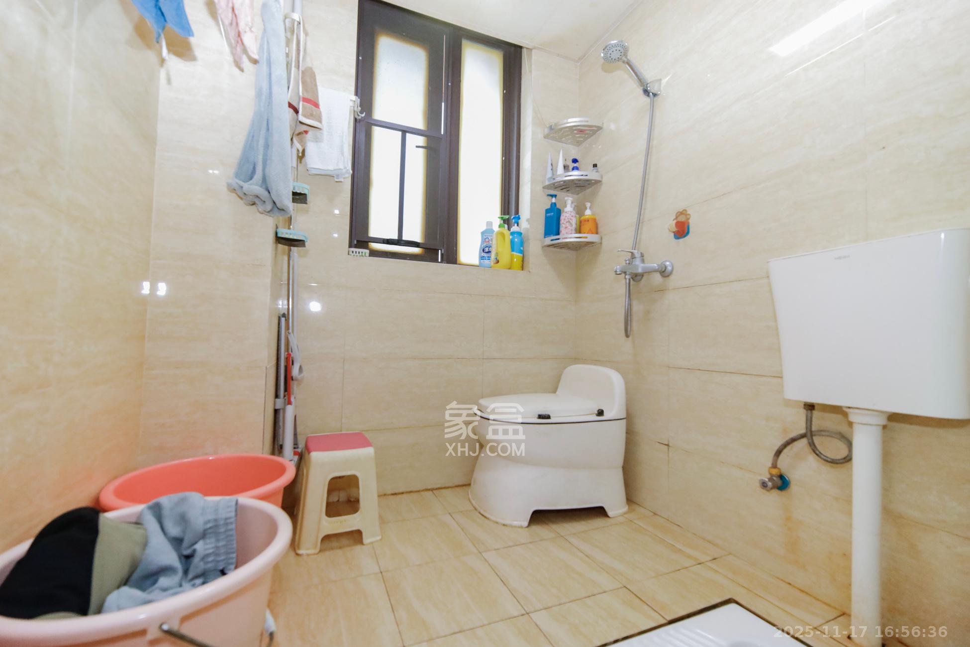 五江天街南区  3室2厅1卫    86.0万卫生间