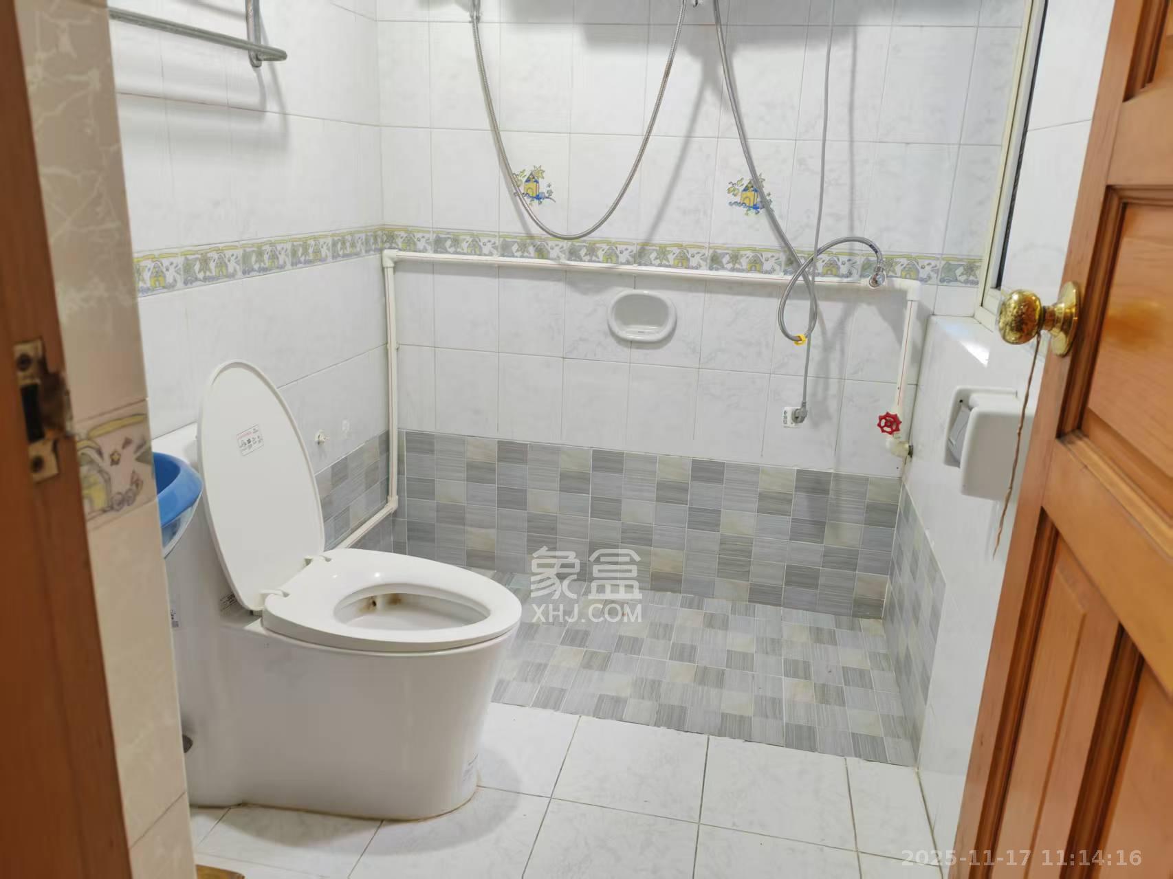 平和堂生活小区  3室2厅2卫    2300.0元/月室内图