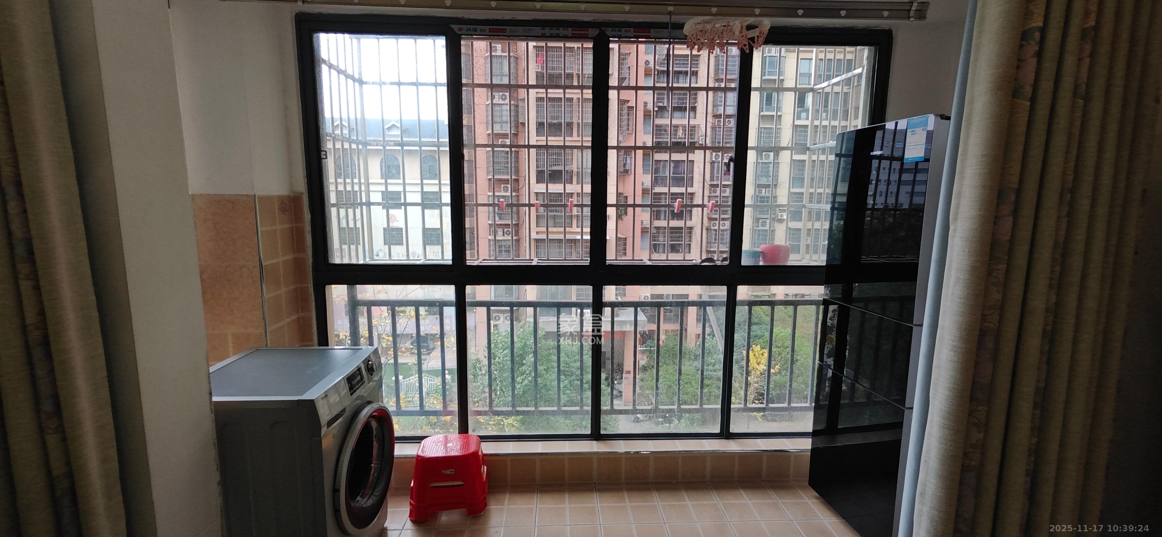 翡翠华庭  3室2厅1卫    2500.0元/月室内图