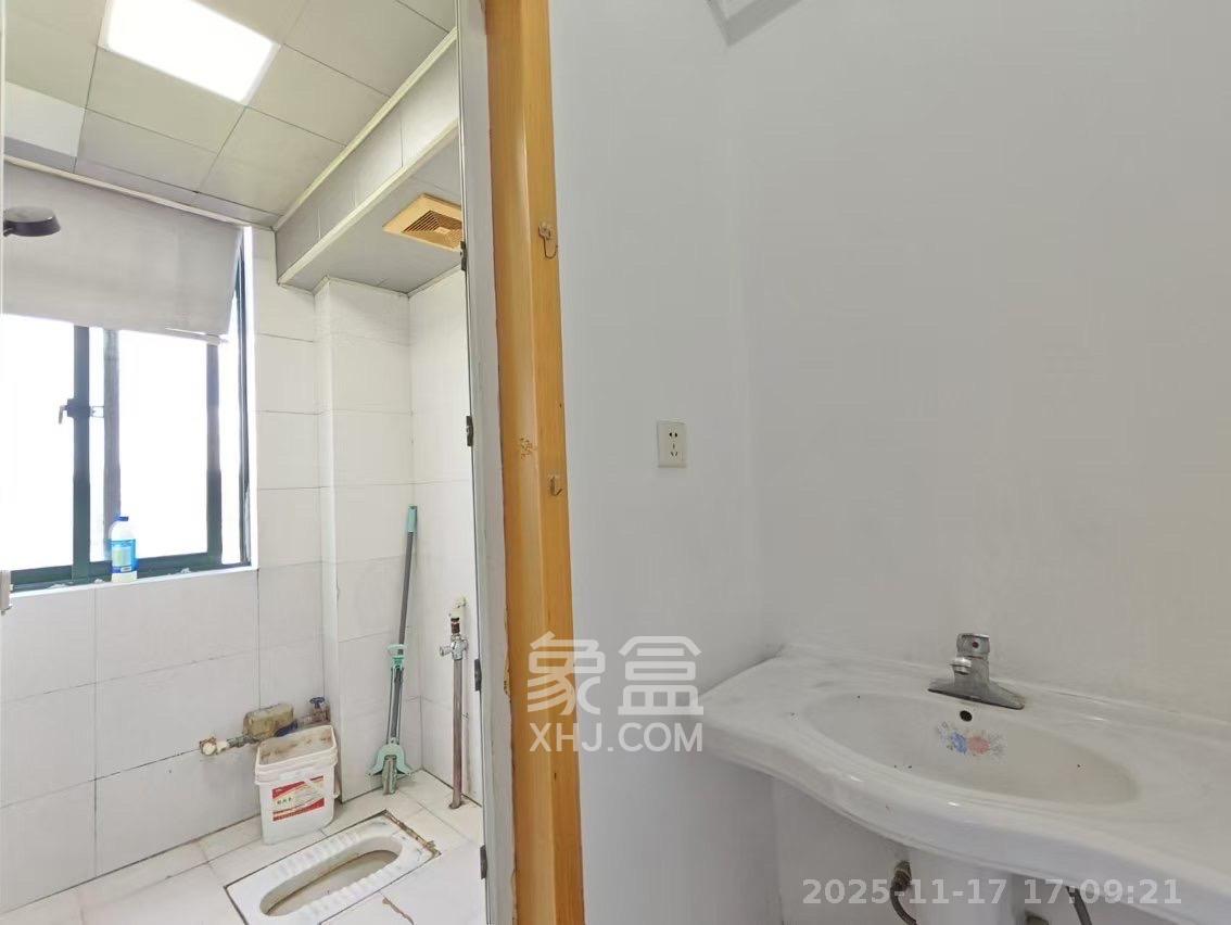 共和世家 1室2厅1卫 2600.0元/月 共和世家 1室2厅1卫 2600.0元/月室内图