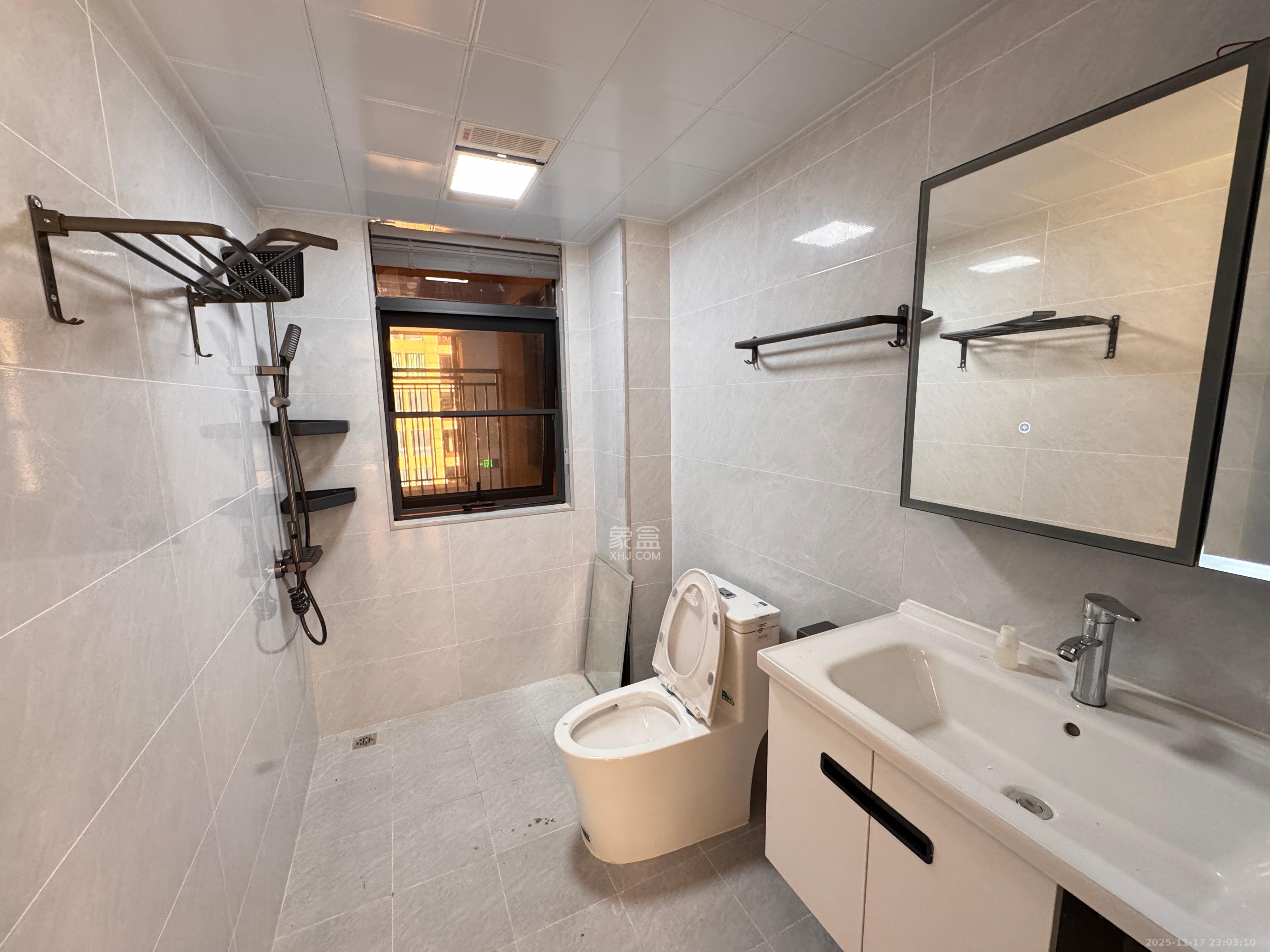 莲馨苑  3室2厅2卫    3000.0元/月