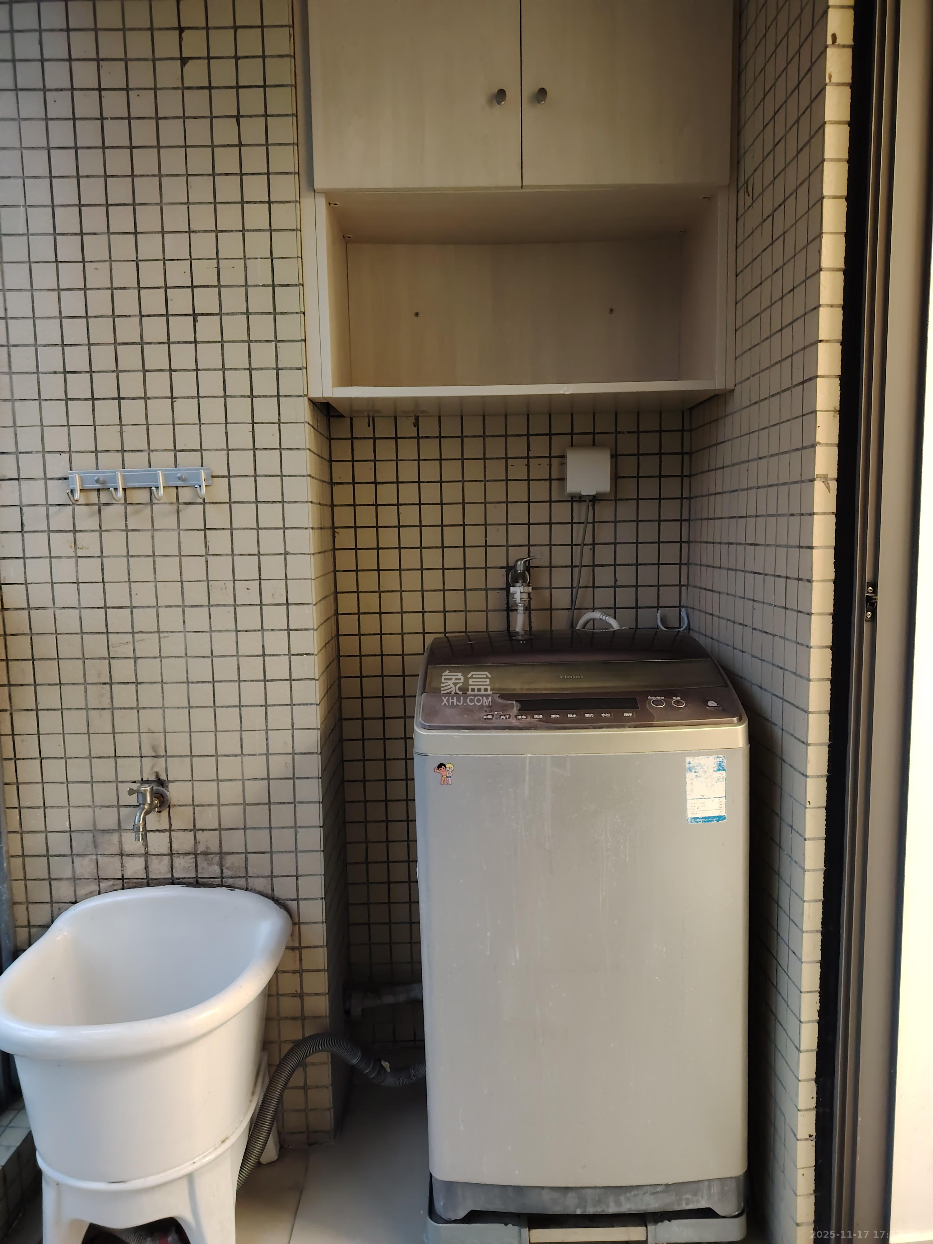 珠江花城四期花盛  1室2厅1卫    2200.0元/月室内图