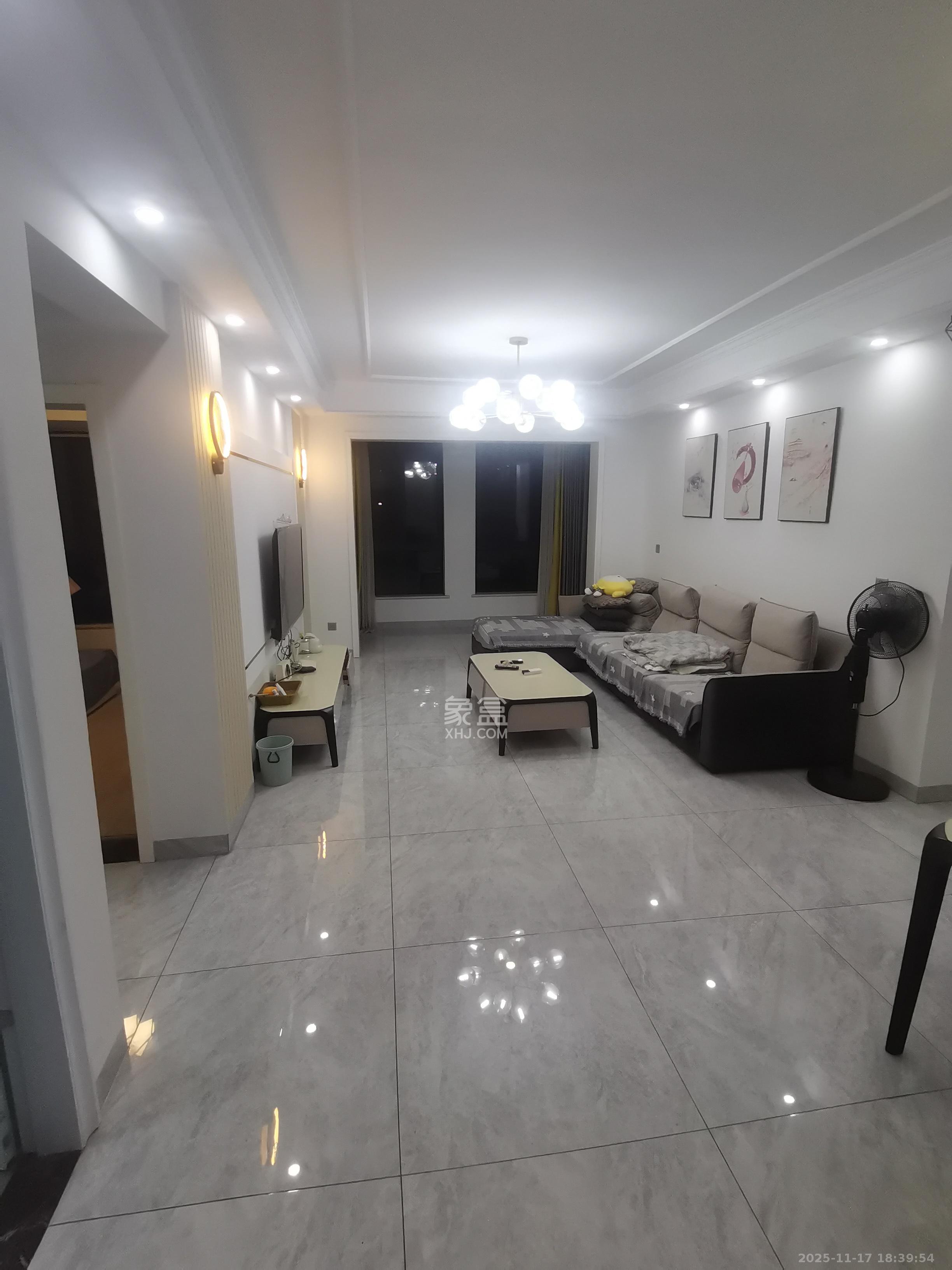 海德公园  3室2厅1卫    2500.0元/月