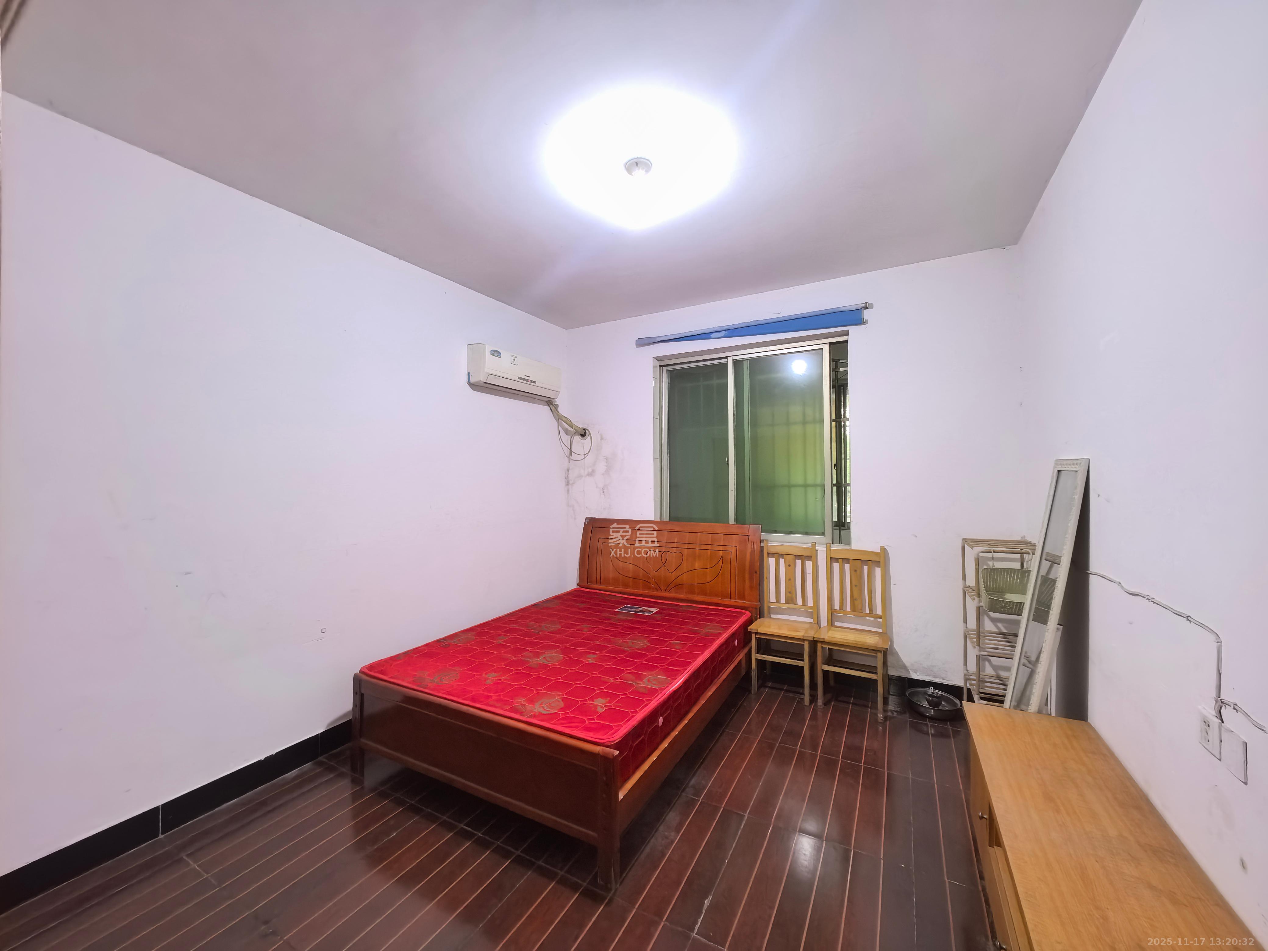 中南汽车世界  2室2厅1卫    1200.0元/月室内图