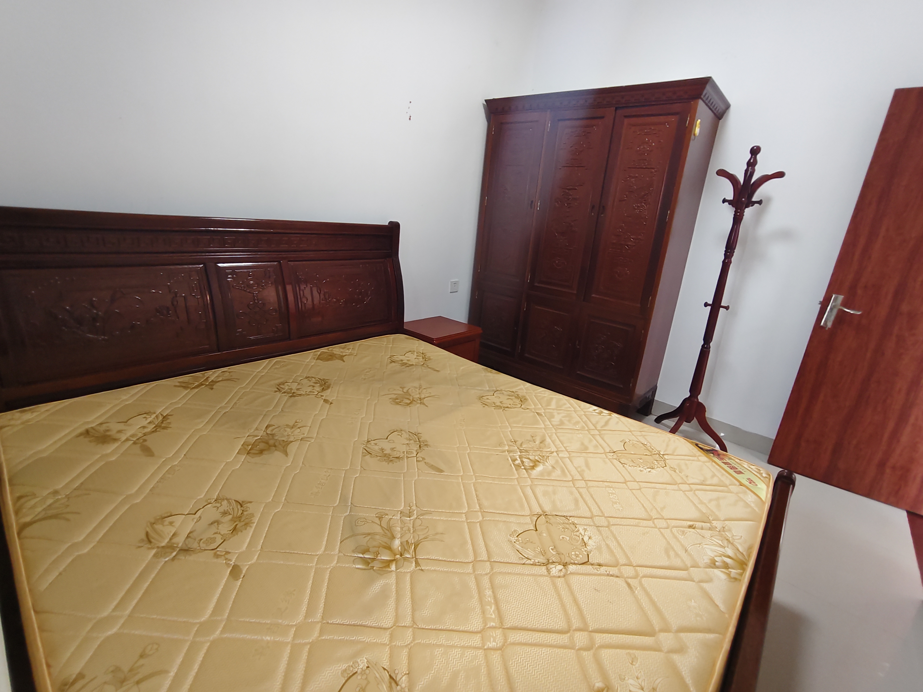 凤翔花园(A区) 2室2厅1卫 1700.0元/月 凤翔花园(A区) 2室2厅1卫 1700.0元/月室内图