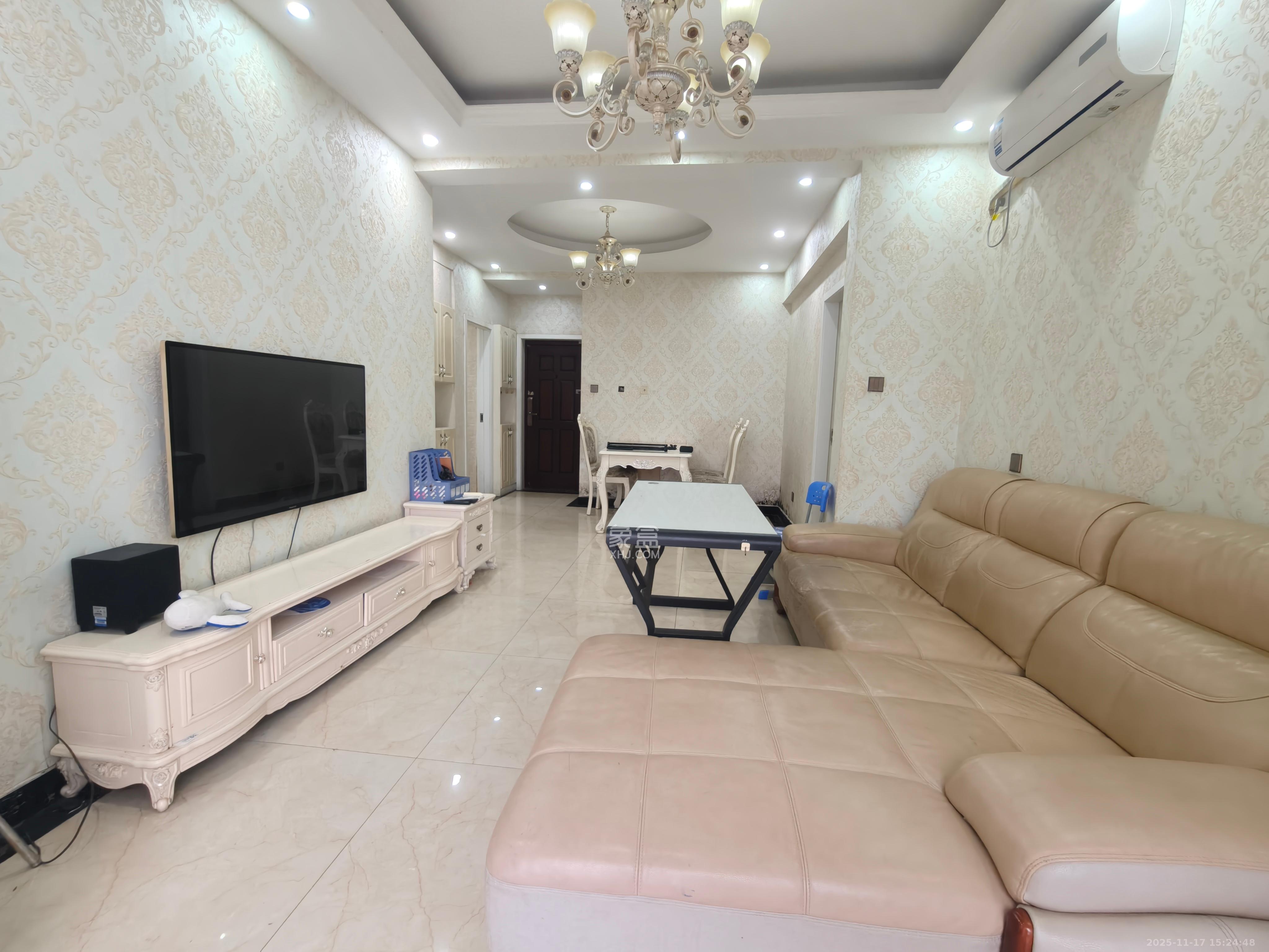 紫御江山  2室2厅1卫    2000.0元/月