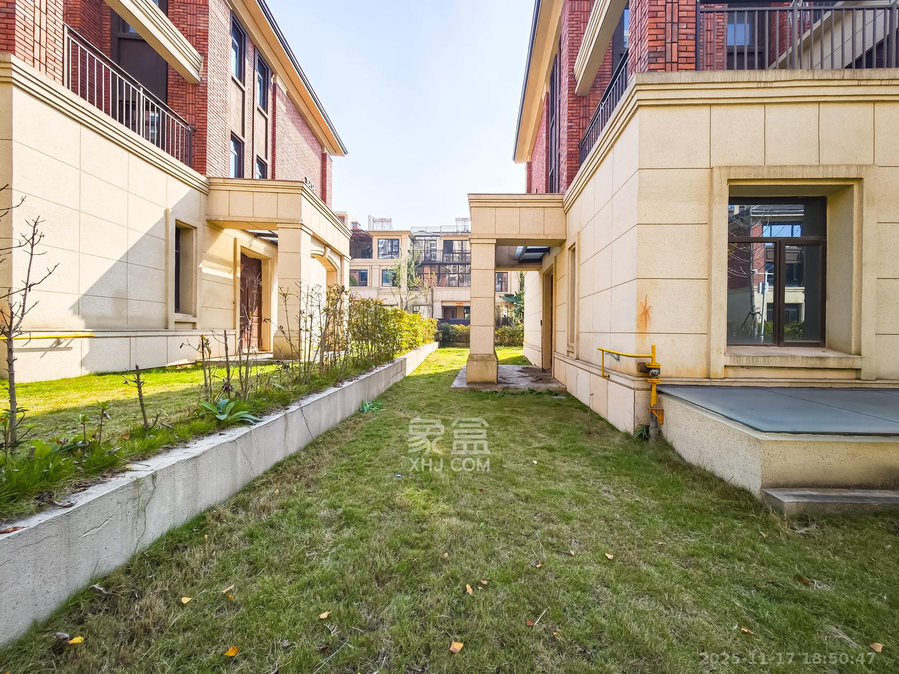 恒基旭辉湖山赋  5室3厅3卫    480.0万其他