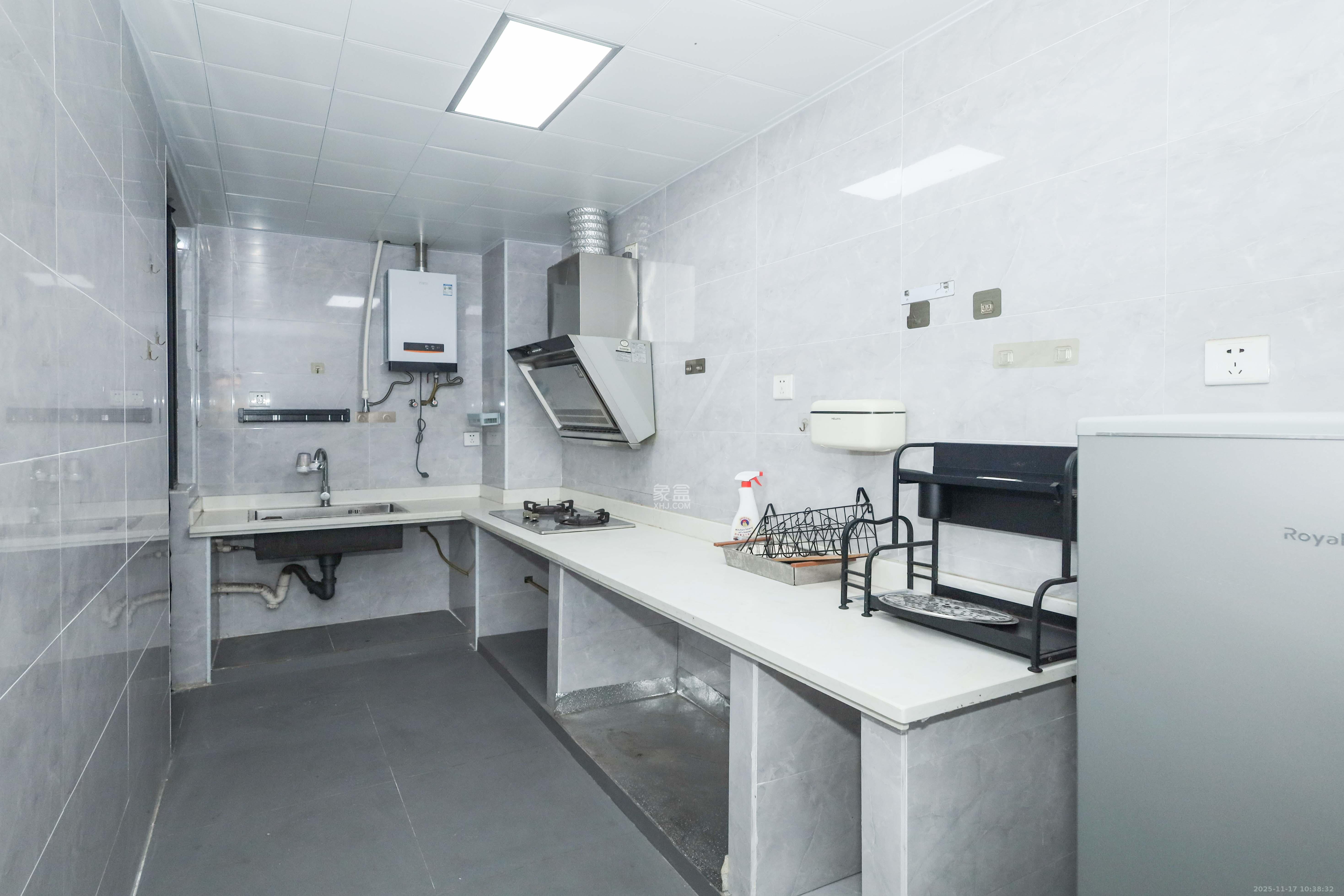 保利麓谷林语A区  2室2厅1卫    2100.0元/月室内图