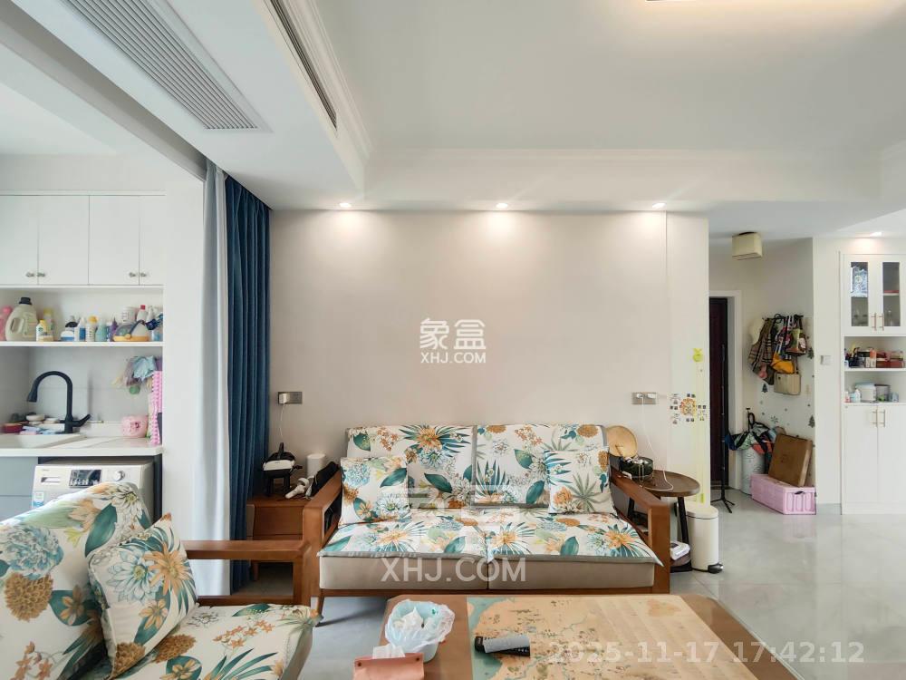 长房半岛蓝湾(观山月) 4室2厅2卫 3500.0元/月 长房半岛蓝湾(观山月) 4室2厅2卫 3500.0元/月室内图