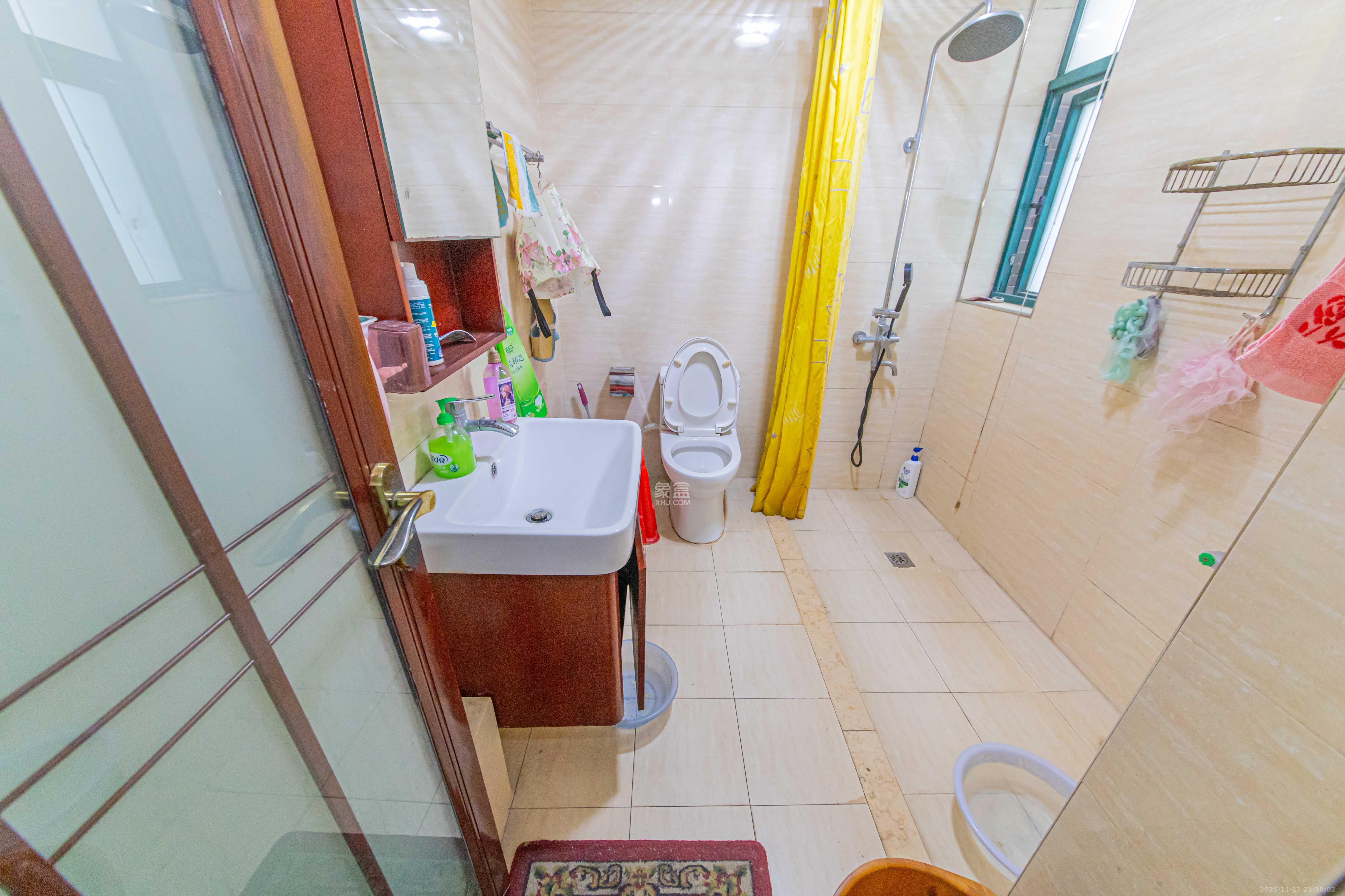 华天苑  3室2厅1卫    145.0万卫生间