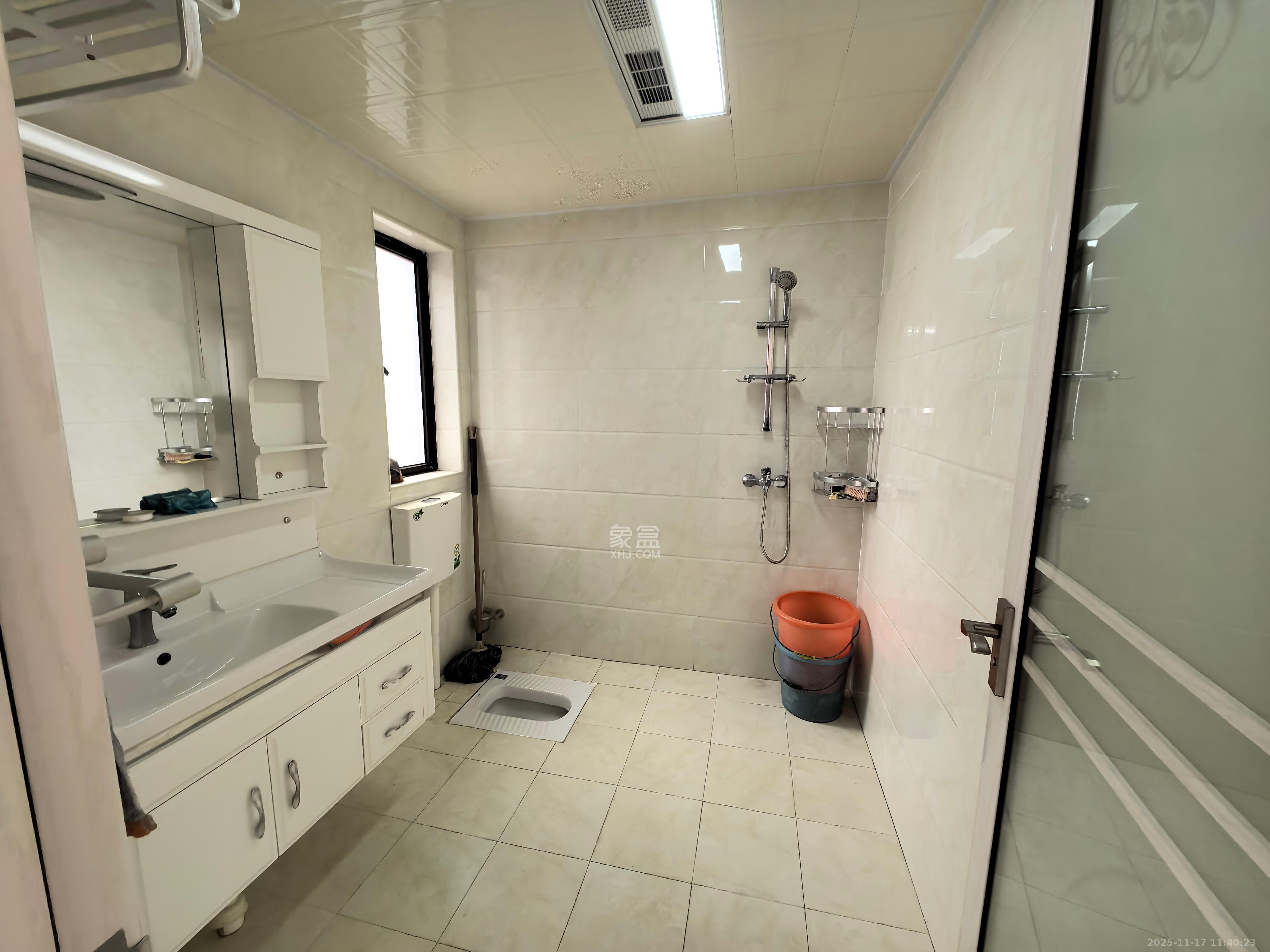 新城国际花都  3室2厅1卫    1800.0元/月室内图