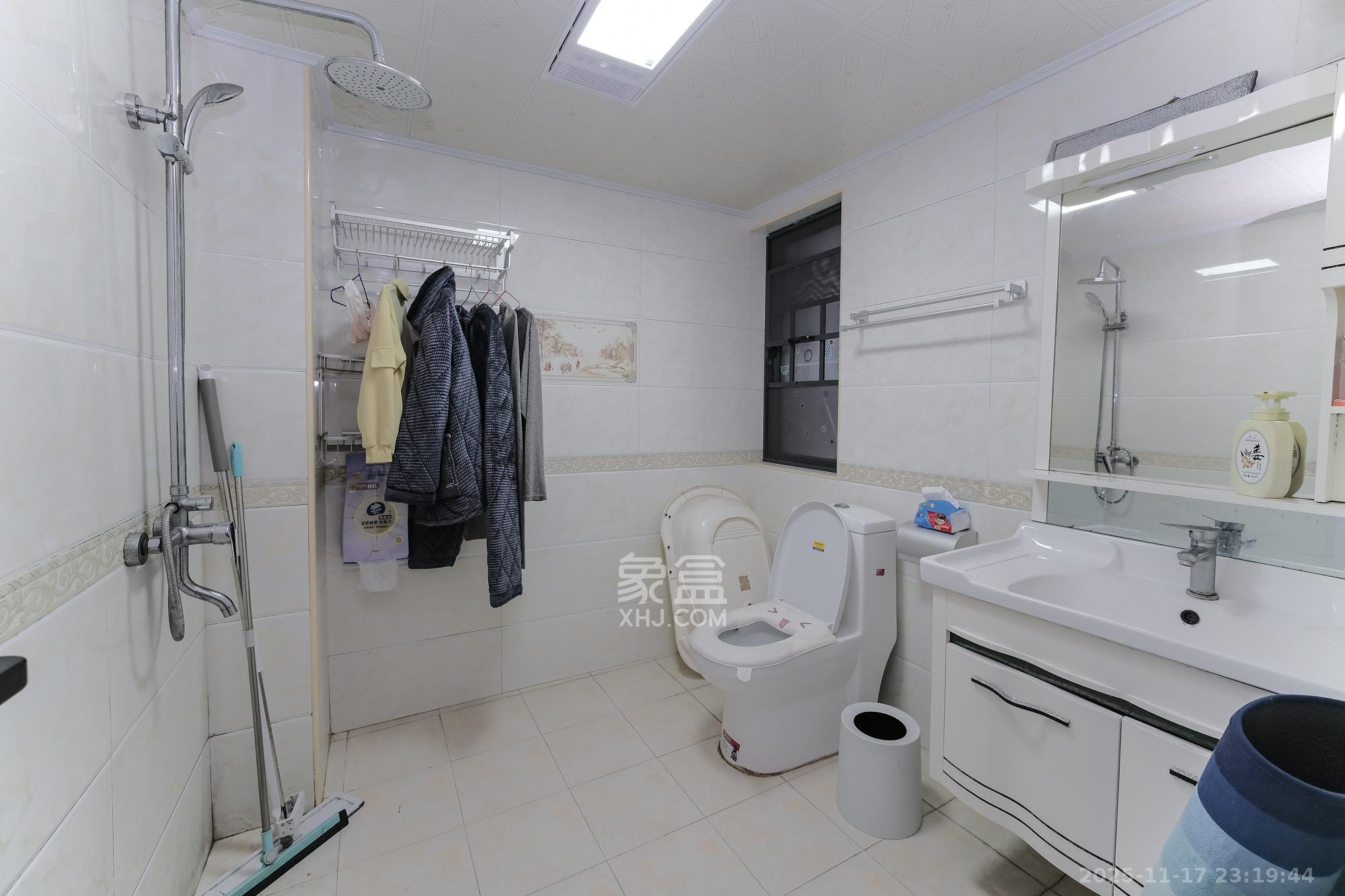 丰源国际  3室2厅1卫    79.8万卫生间