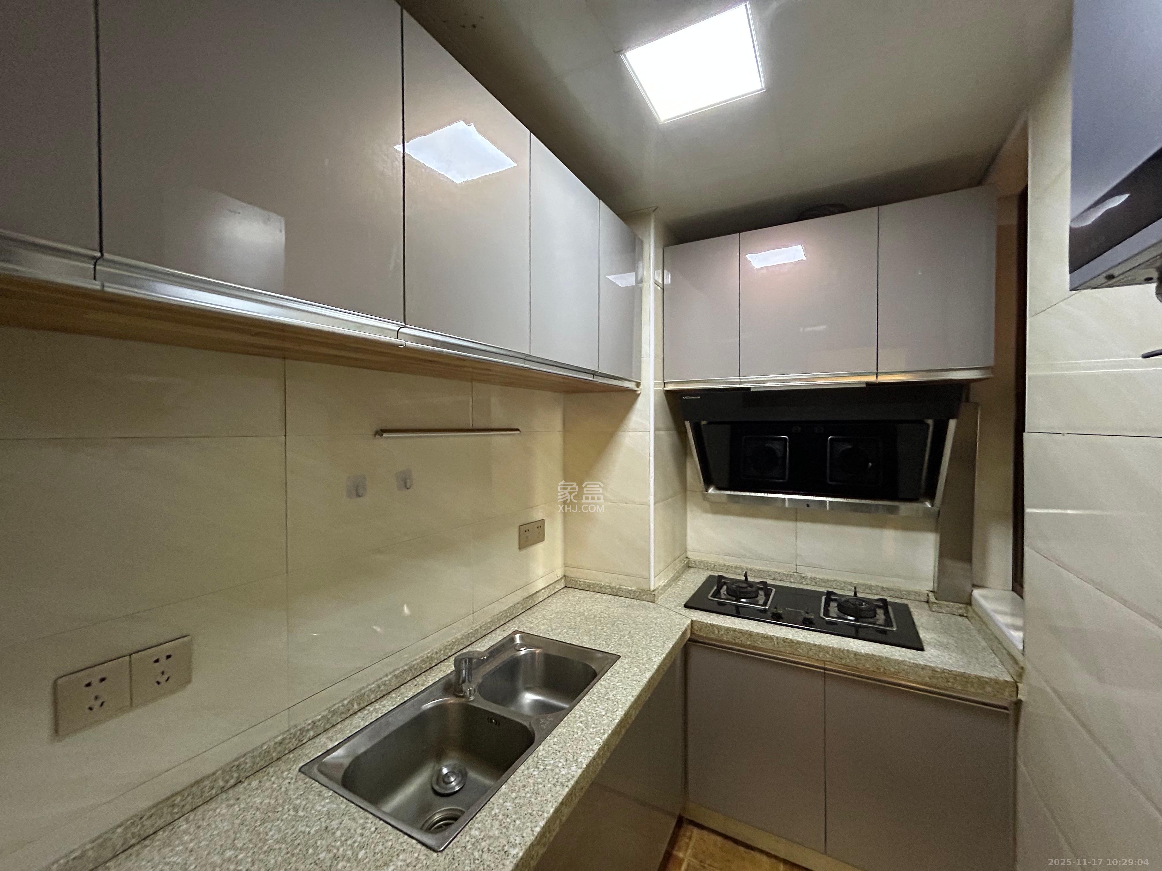 四季星城  1室1厅1卫    1600.0元/月室内图