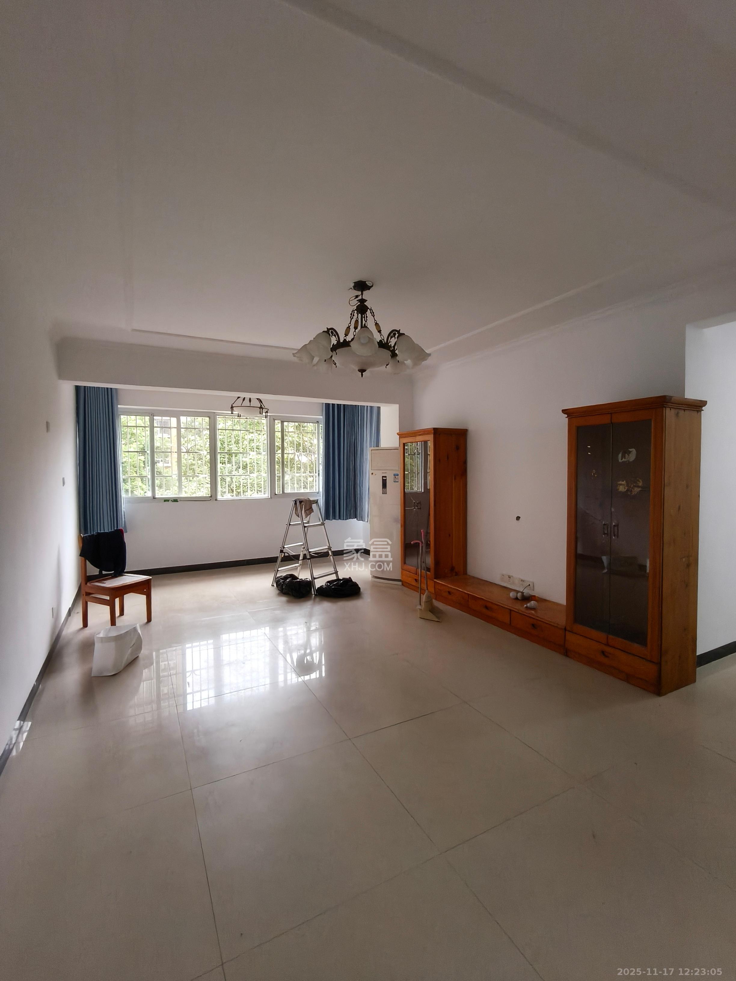 星城新宇黎锦苑 3室2厅2卫 2200.0元/月 星城新宇黎锦苑 3室2厅2卫 2200.0元/月室内图