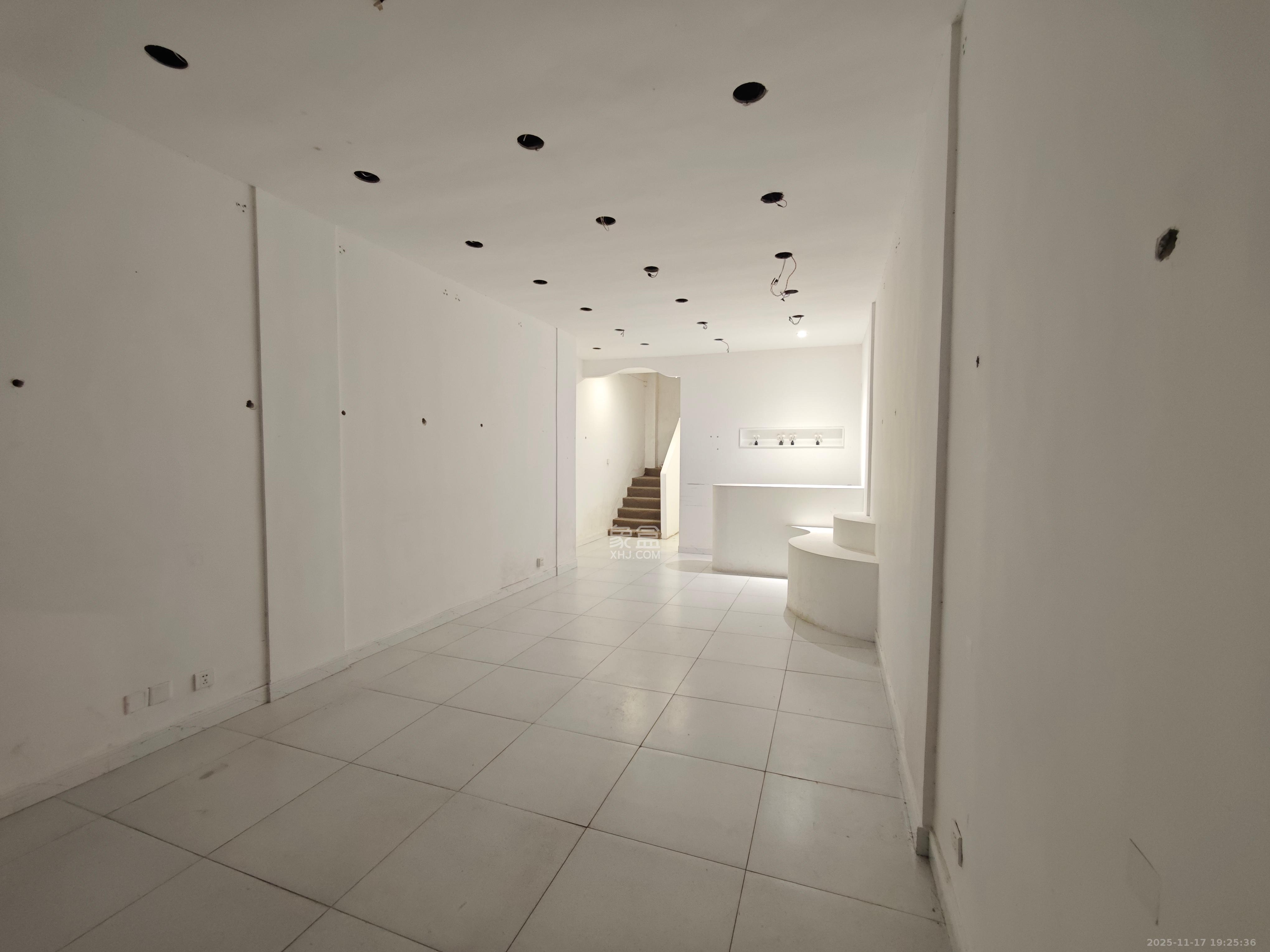 山水人家一二期   102.44㎡      5300.0元/月室内图