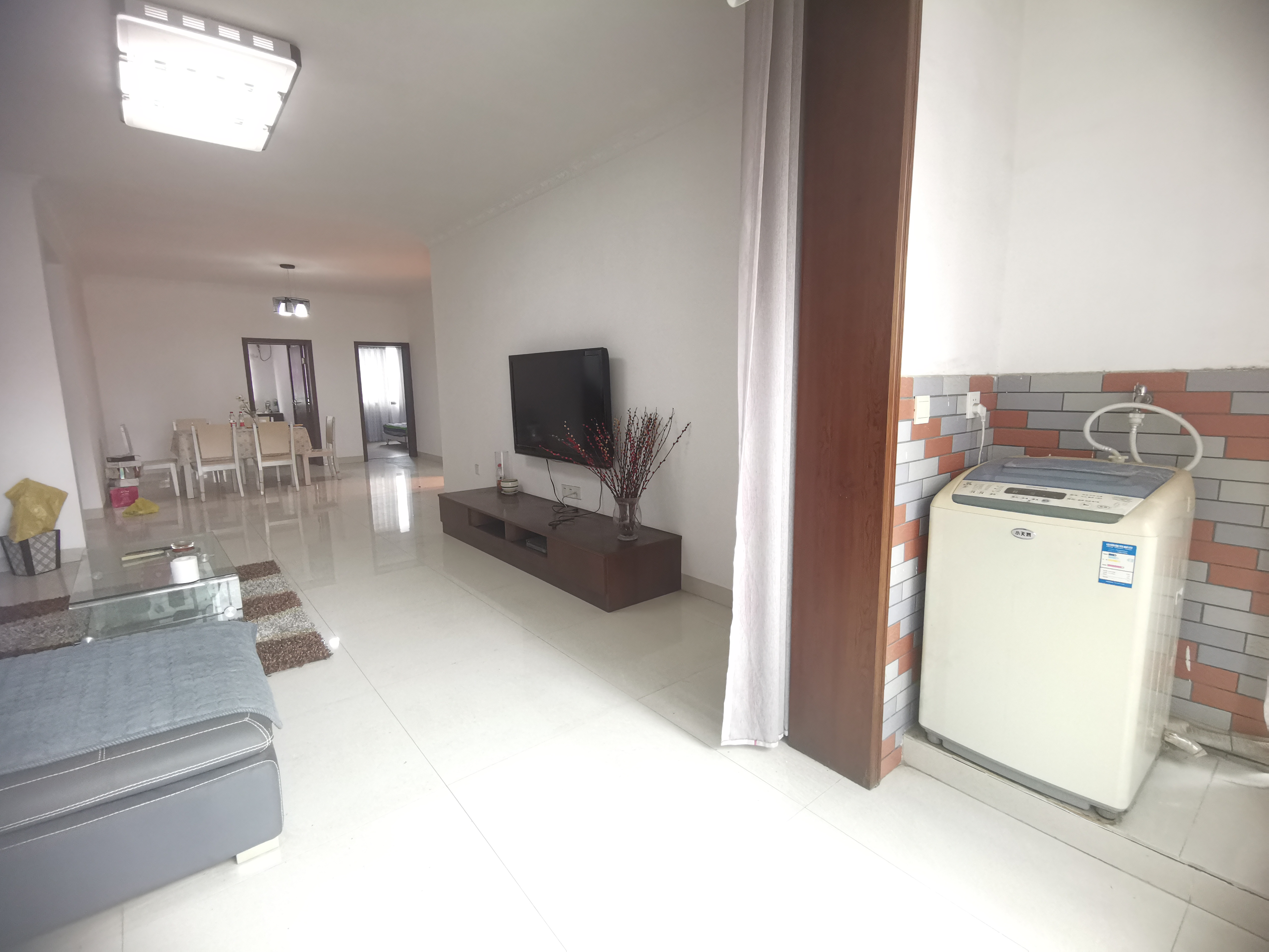 香格里拉 1室0厅0卫 1000.0元/月 香格里拉 1室0厅0卫 1000.0元/月室内图