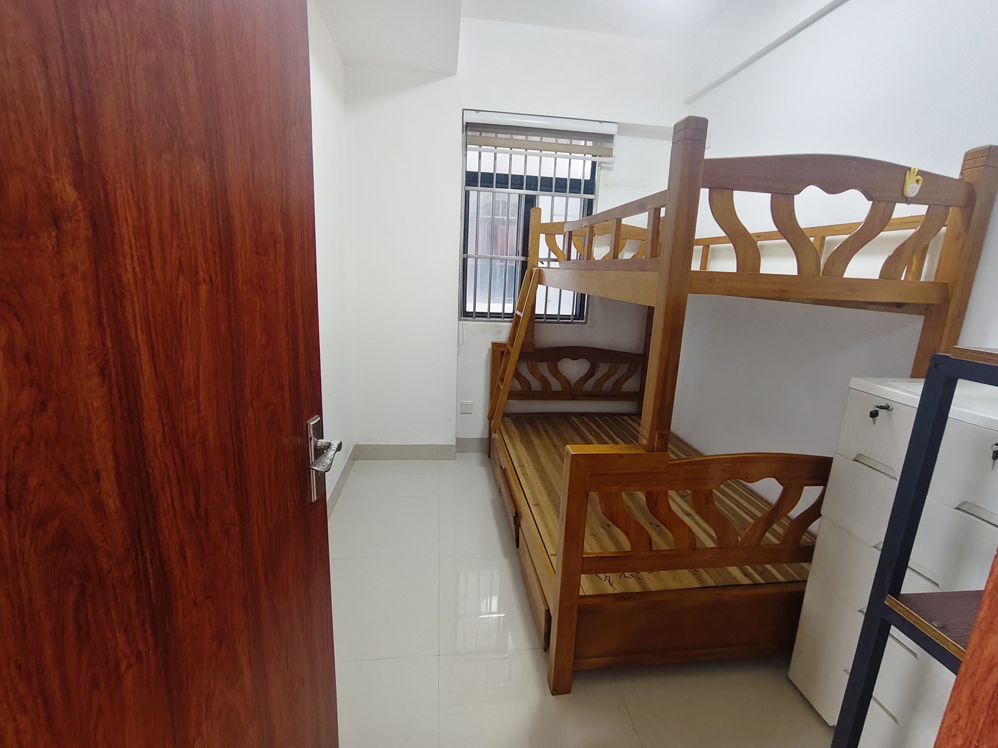 凤翔花园(A区) 2室2厅1卫 1700.0元/月 凤翔花园(A区) 2室2厅1卫 1700.0元/月室内图