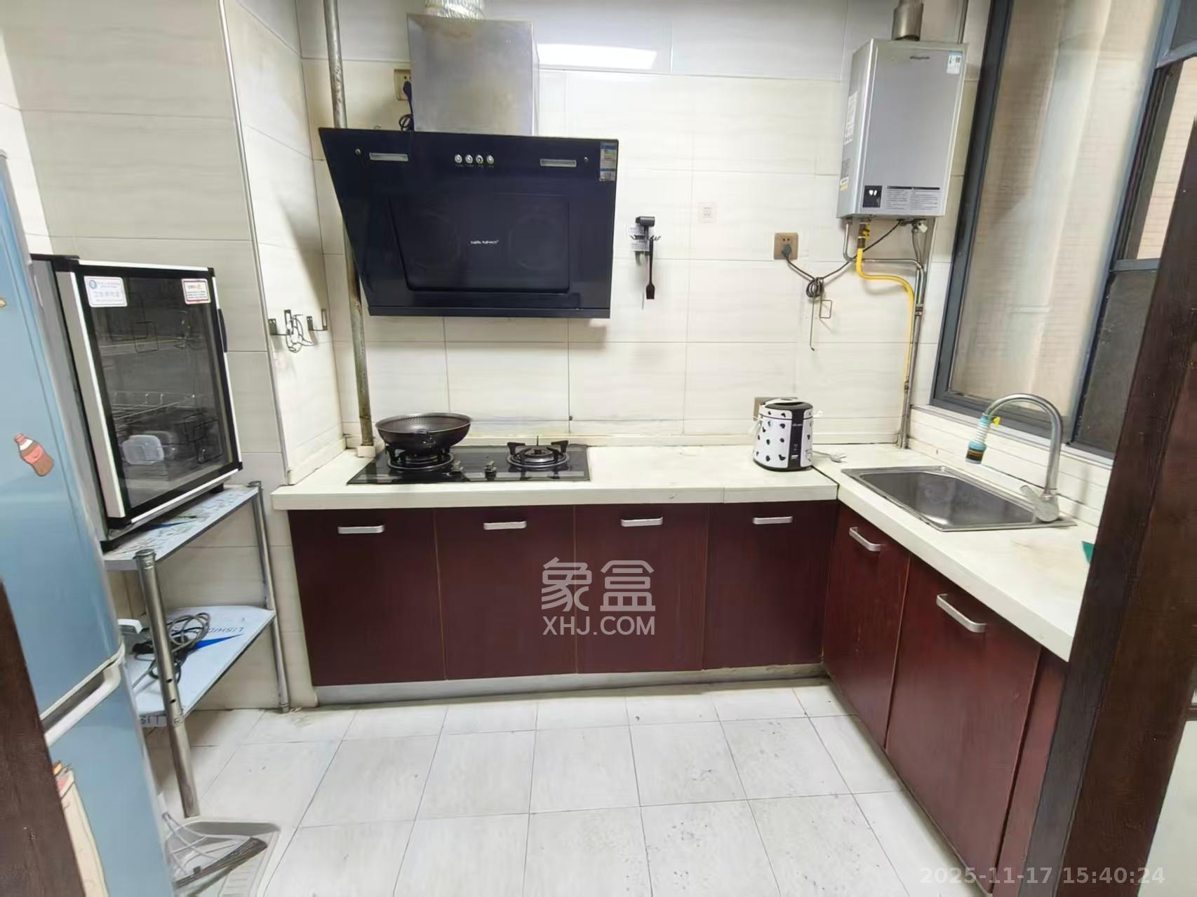 新华都万家城  2室2厅1卫    2200.0元/月室内图