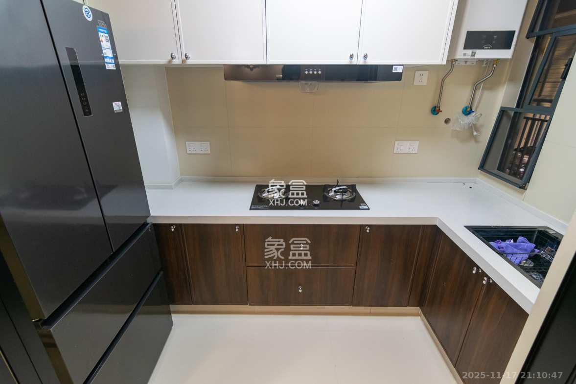 澳海澜庭 3室2厅1卫 73.8万 澳海澜庭 3室2厅1卫 73.8万厨房