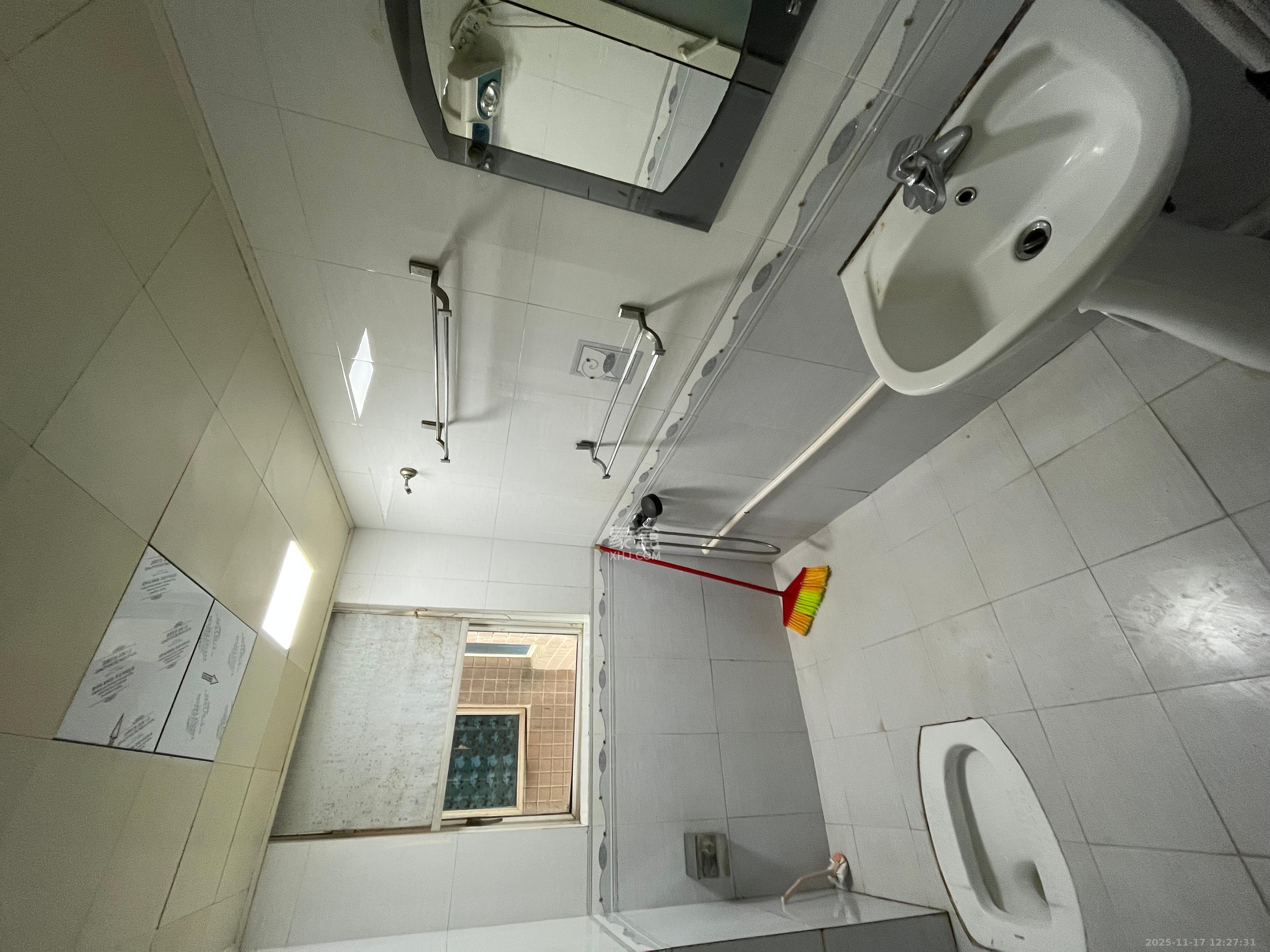 华海3C(天心电子世界)  3室1厅2卫    3200.0元/月室内图