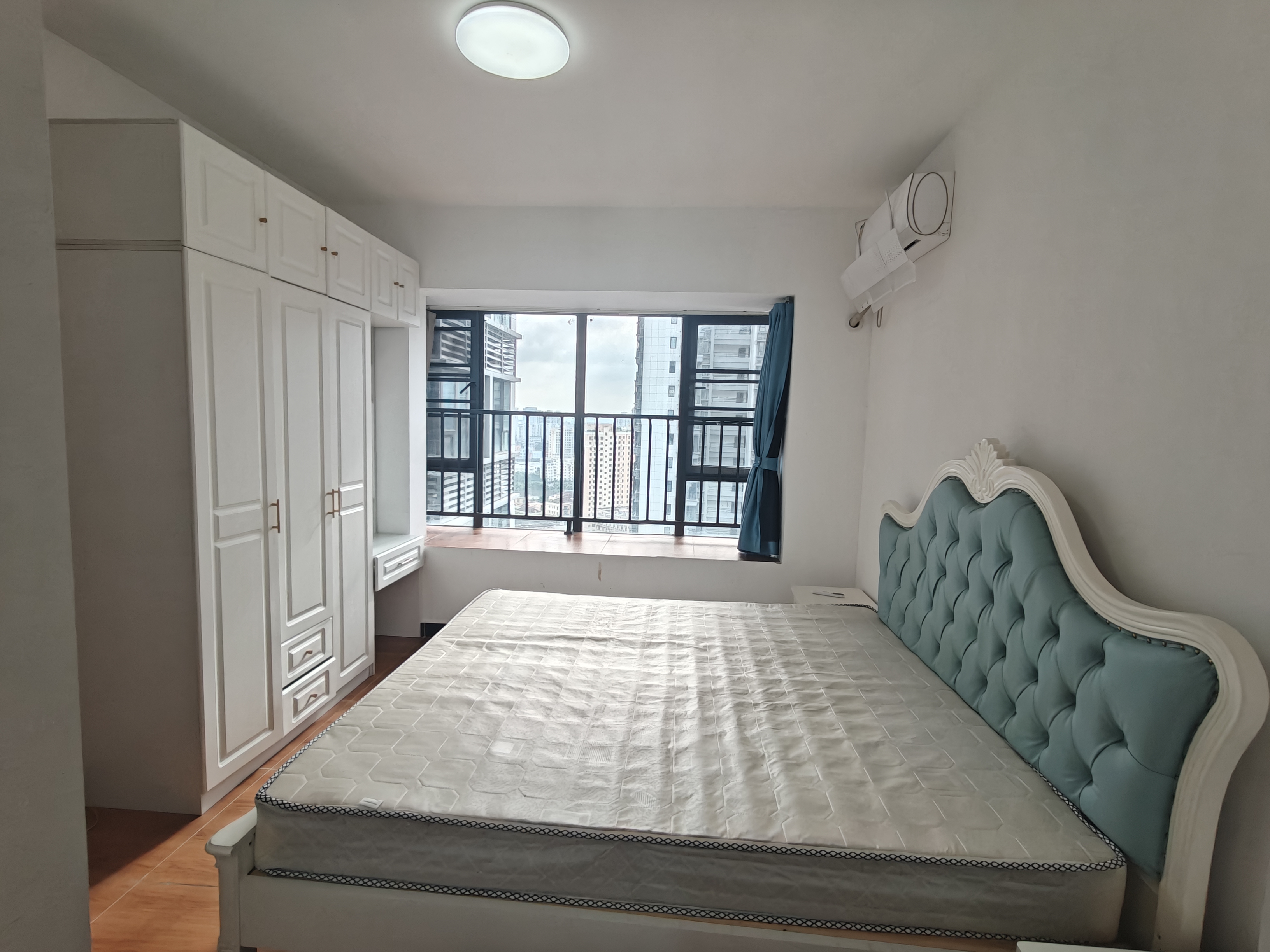 坡博家园四区  4室2厅2卫    3300.0元/月室内图