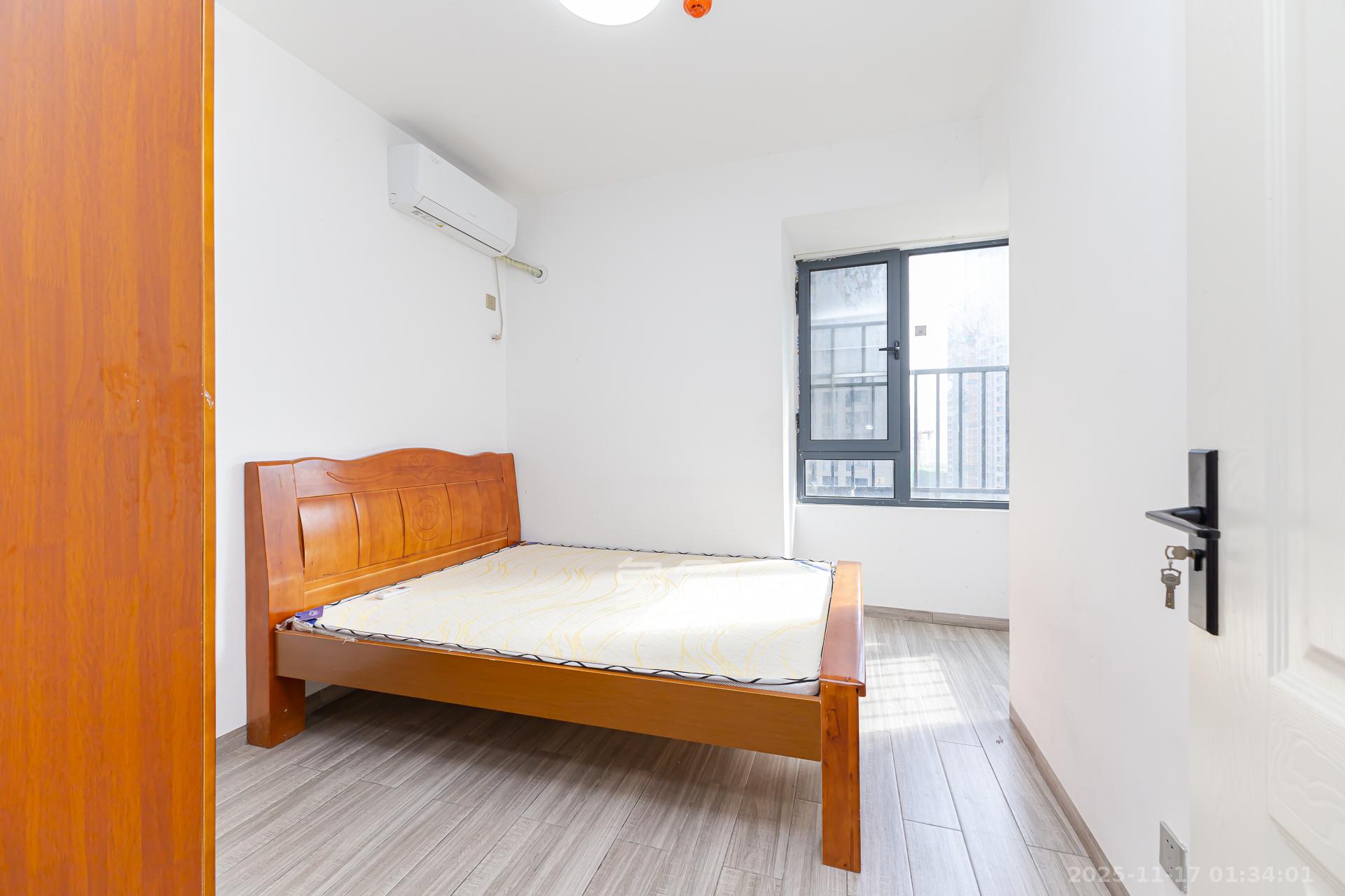 明发阅江悦府  3室2厅1卫    76.0万卧室