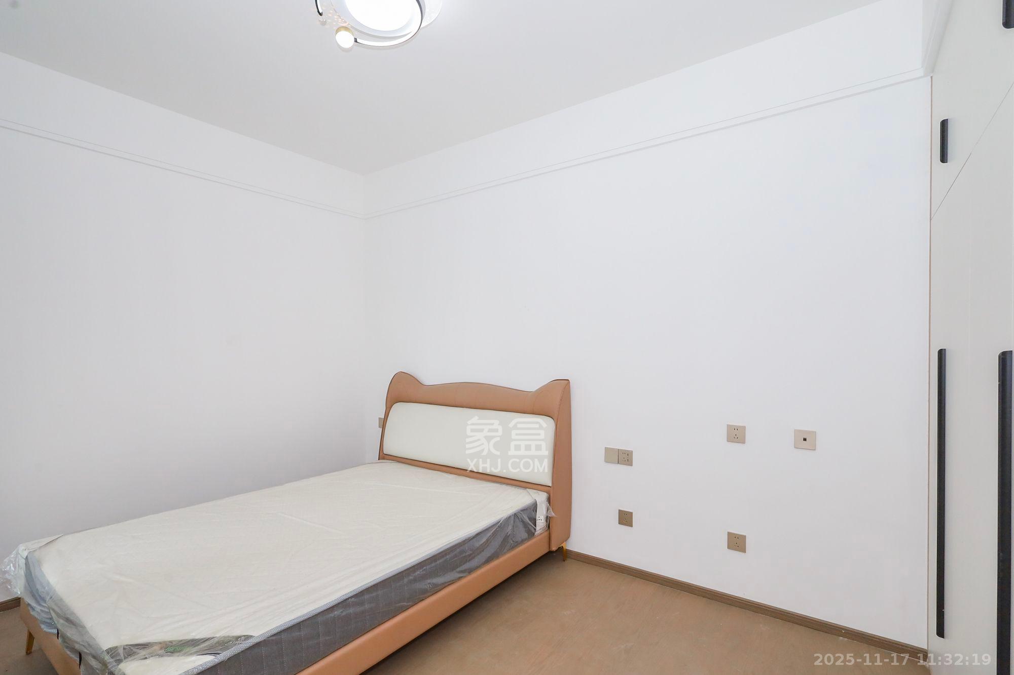 复地滨江金融中心  3室2厅2卫    4500.0元/月室内图