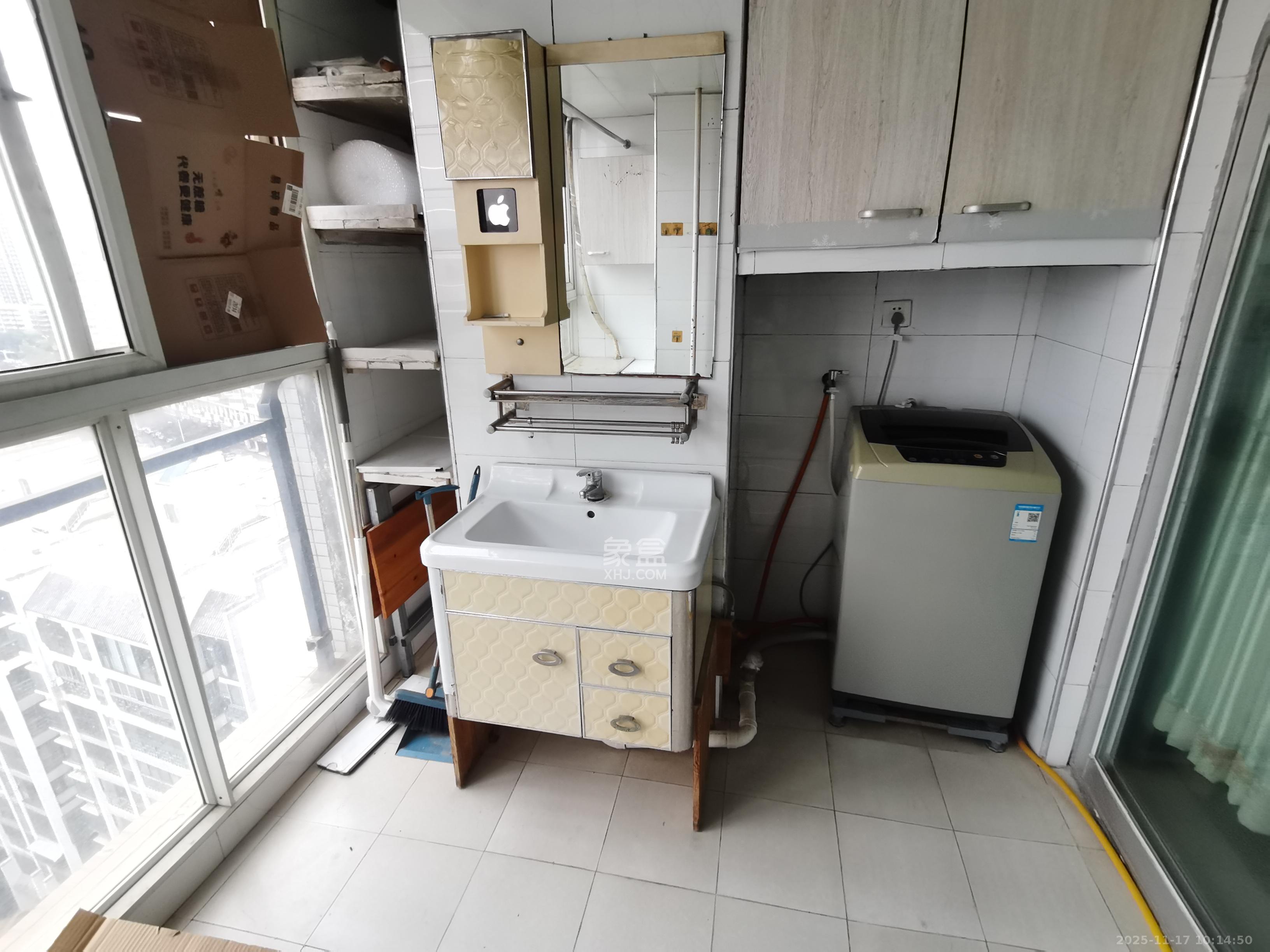 观湖公寓  1室2厅1卫    1400.0元/月室内图