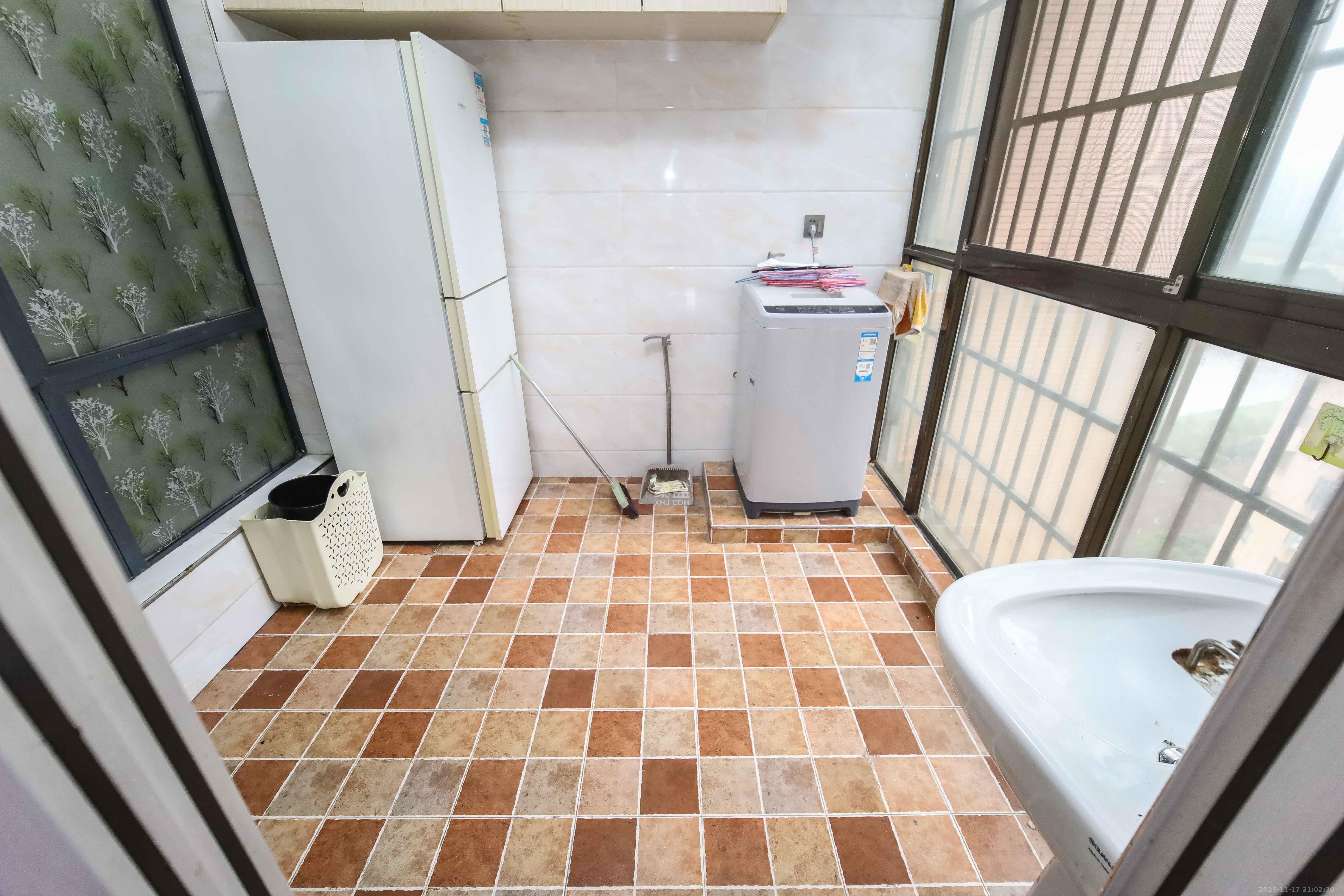 江河双水湾 3室2厅1卫 79.0万 江河双水湾 3室2厅1卫 79.0万阳台