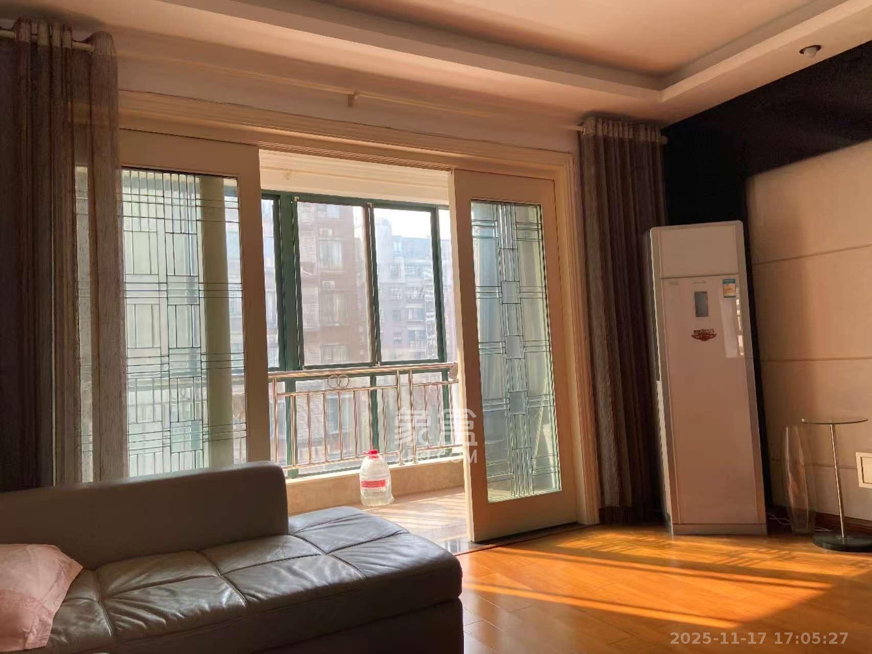 银桂苑  5室2厅2卫    4000.0元/月室内图