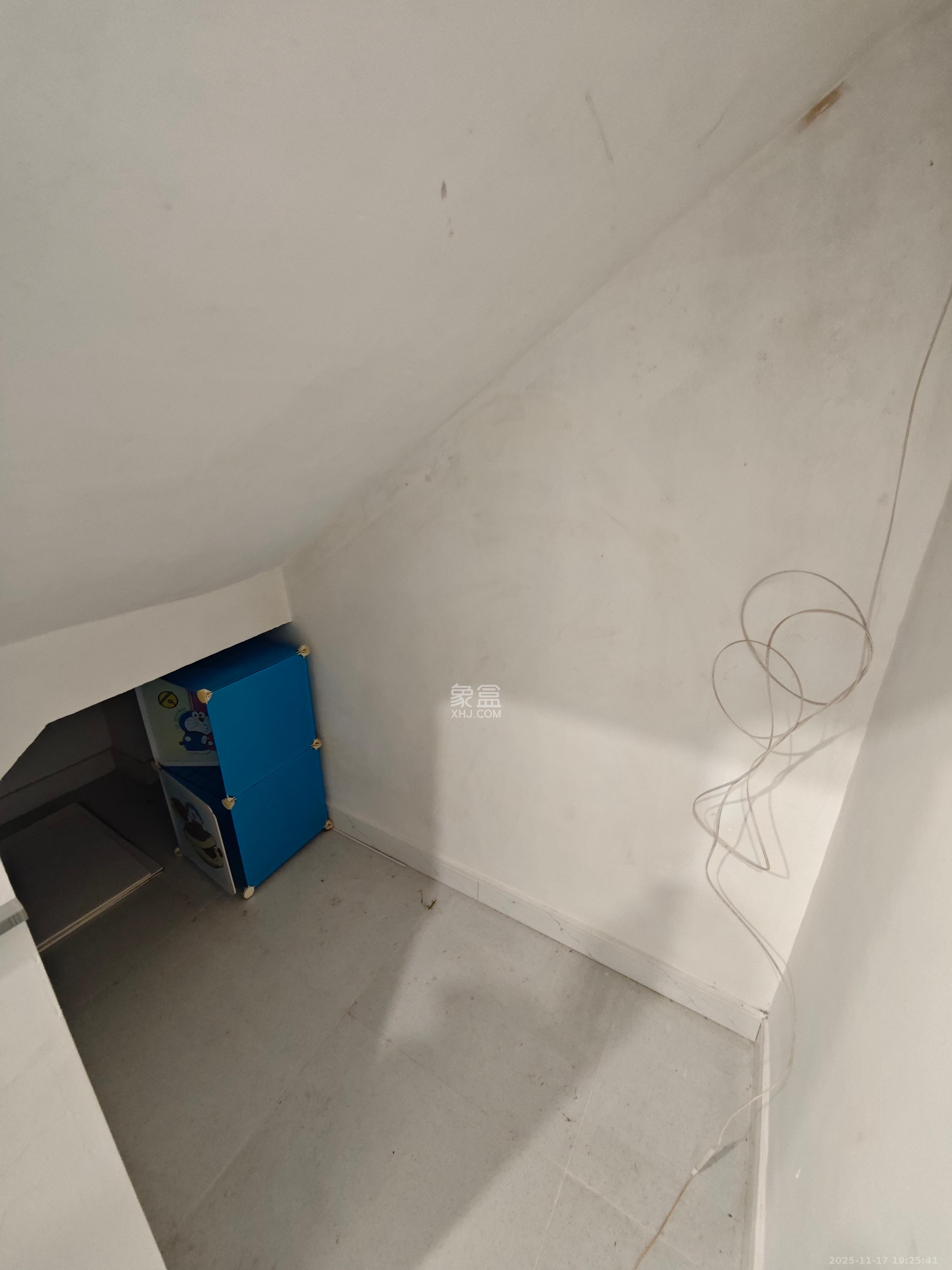 山水人家一二期   102.44㎡      5300.0元/月室内图