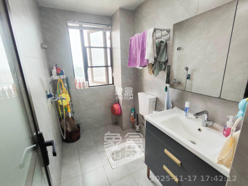 长房半岛蓝湾(观山月) 4室2厅2卫 3500.0元/月 长房半岛蓝湾(观山月) 4室2厅2卫 3500.0元/月室内图