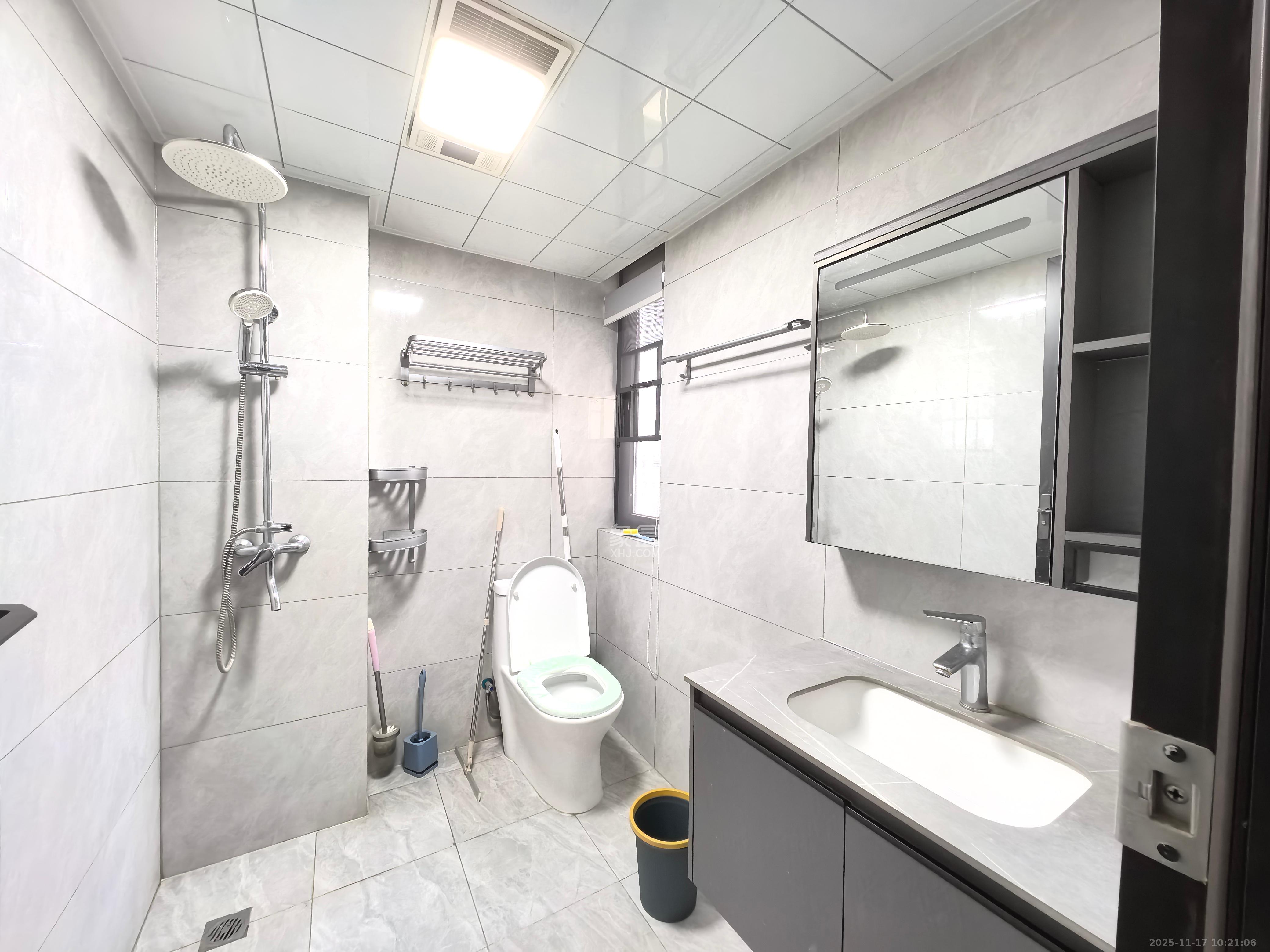 华远海蓝郡  3室2厅1卫    2200.0元/月室内图