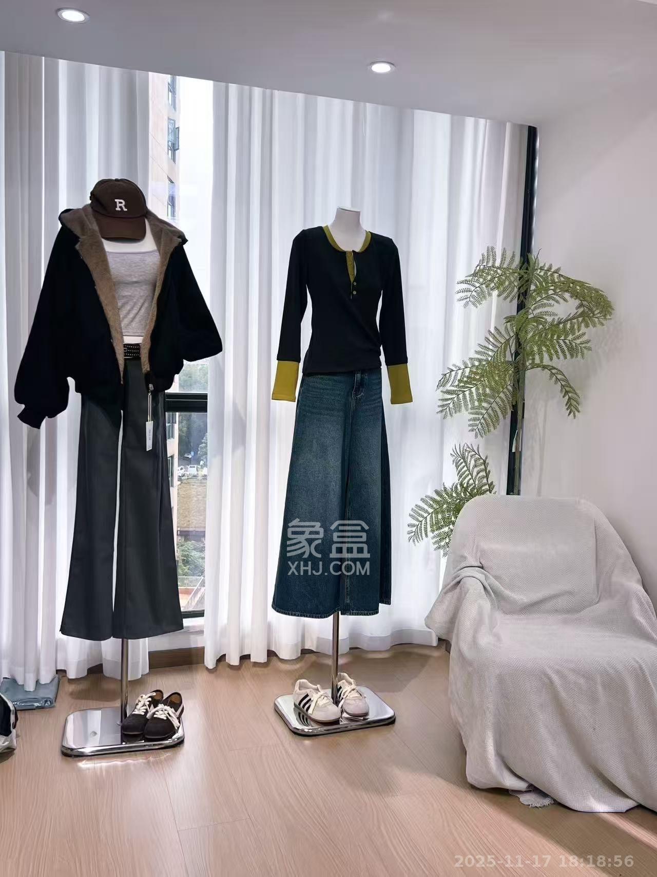 德思勤城市广场(宝格丽公寓) 1室1厅1卫 35000.0元/月 德思勤城市广场(宝格丽公寓) 1室1厅1卫 35000.0元/月室内图