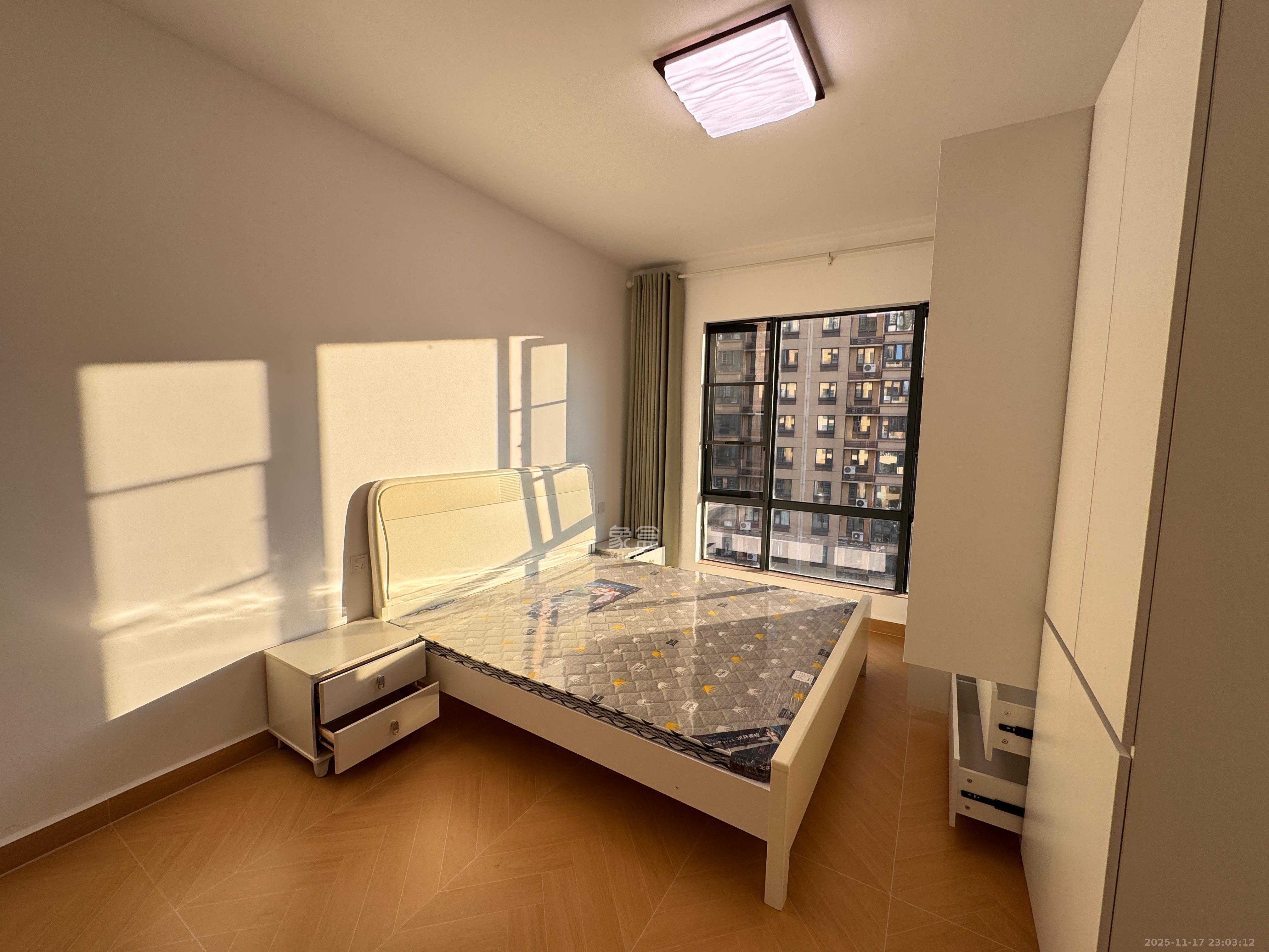 莲馨苑  3室2厅2卫    3000.0元/月室内图