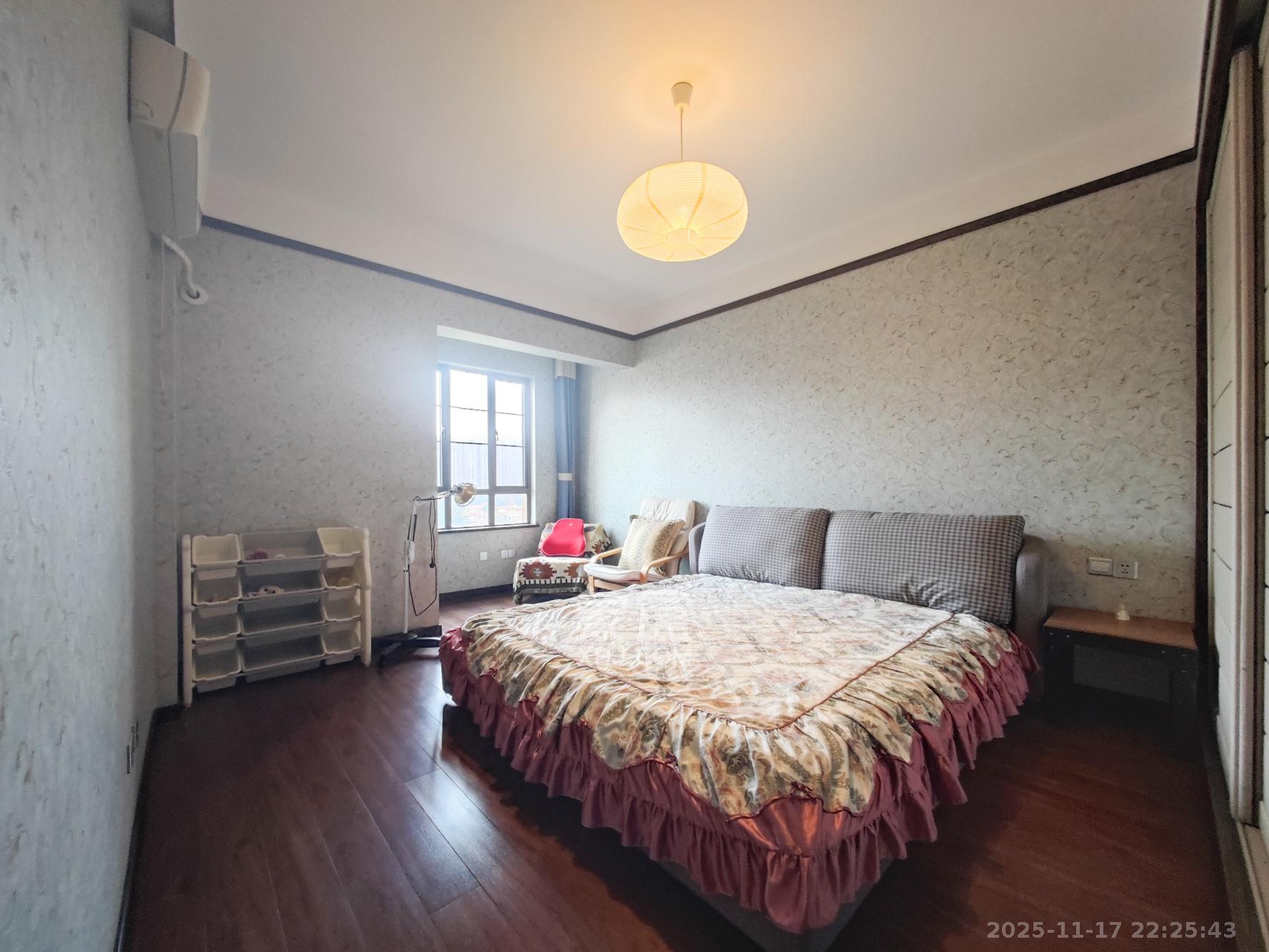 托斯卡纳洋房高层 4室2厅2卫 172.0万 托斯卡纳洋房高层 4室2厅2卫 172.0万卧室