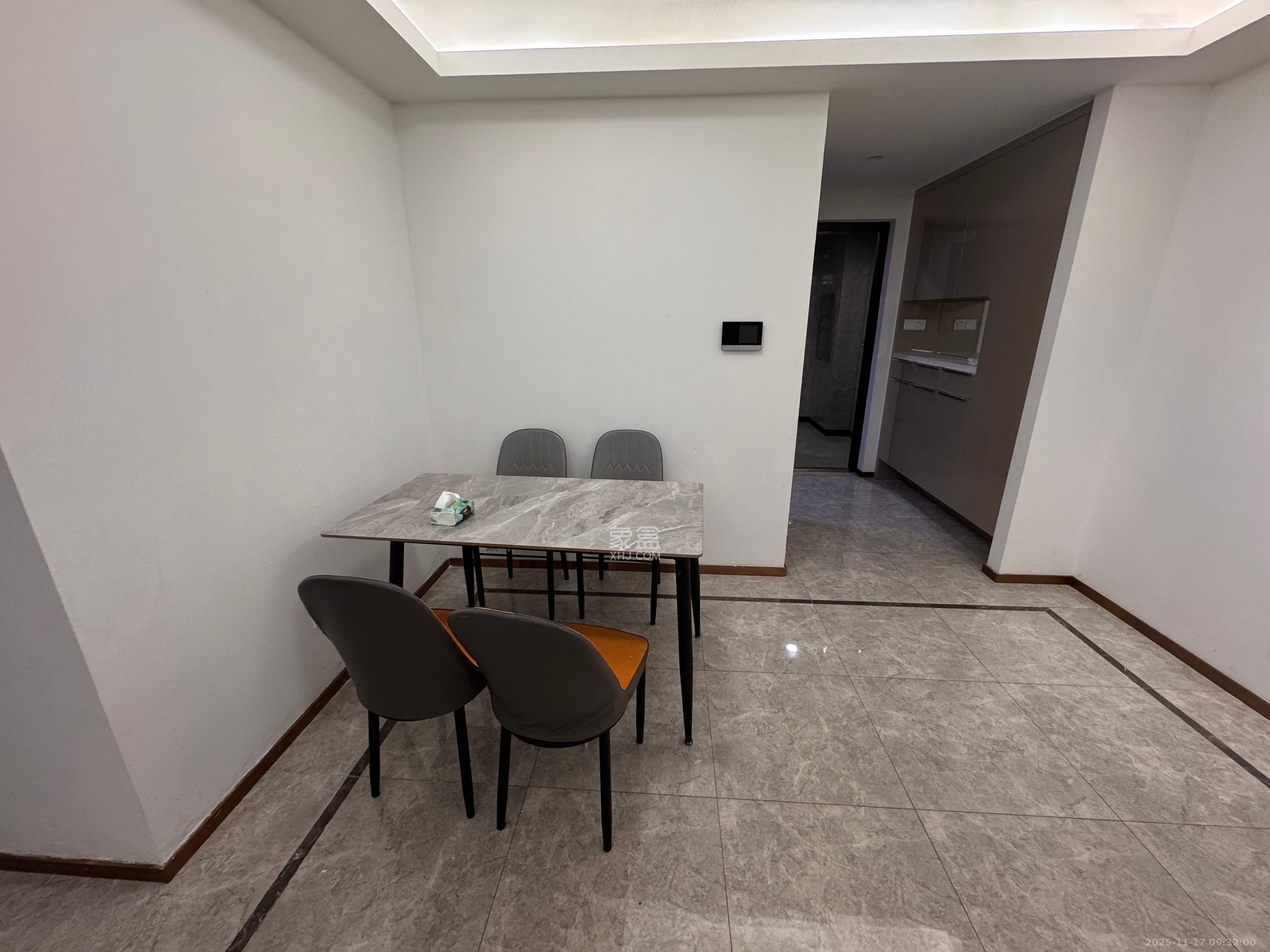 旭辉都会山 3室1厅2卫 3500.0元/月 旭辉都会山 3室1厅2卫 3500.0元/月室内图