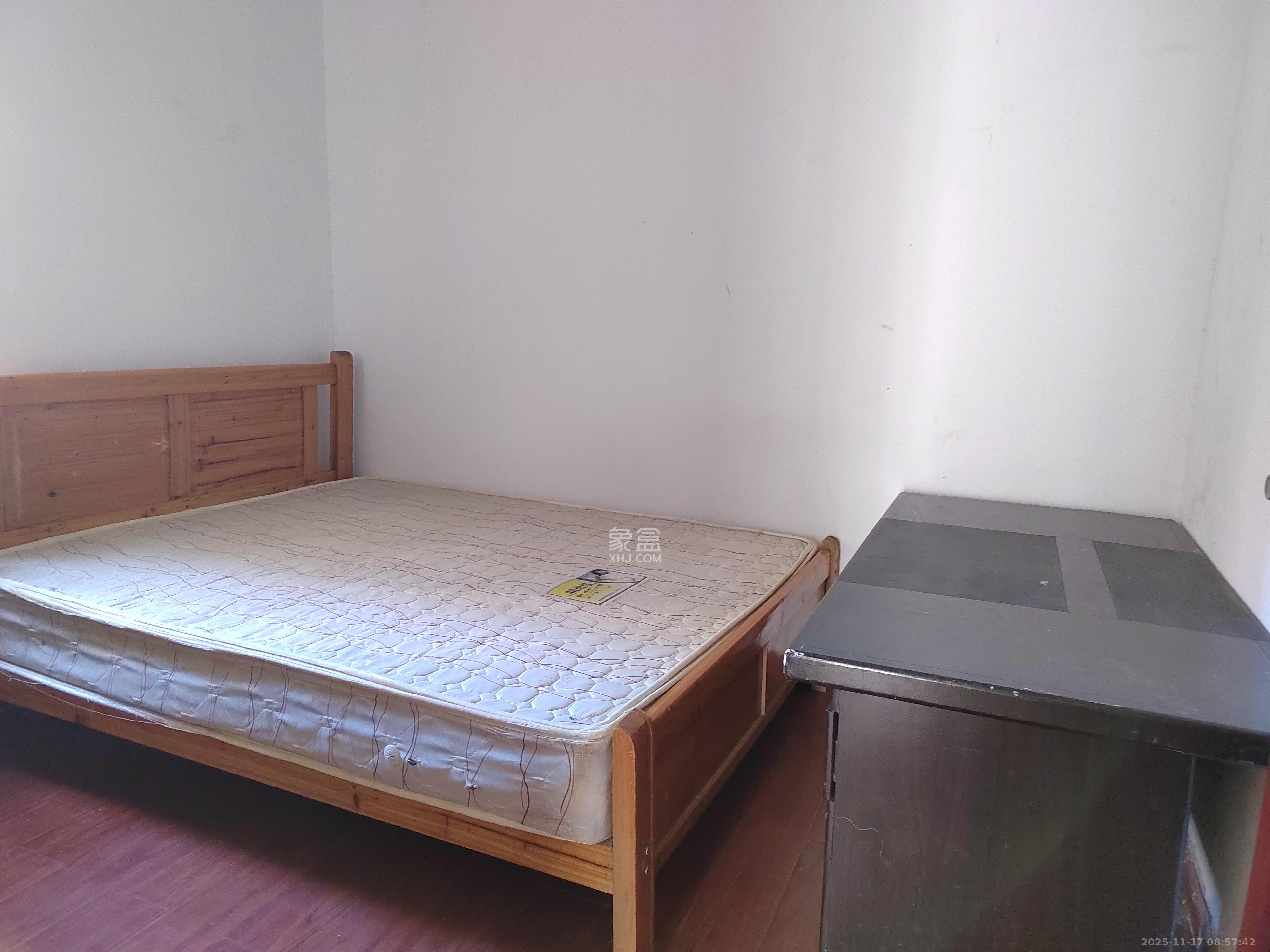 童话里  3室2厅1卫    1700.0元/月室内图