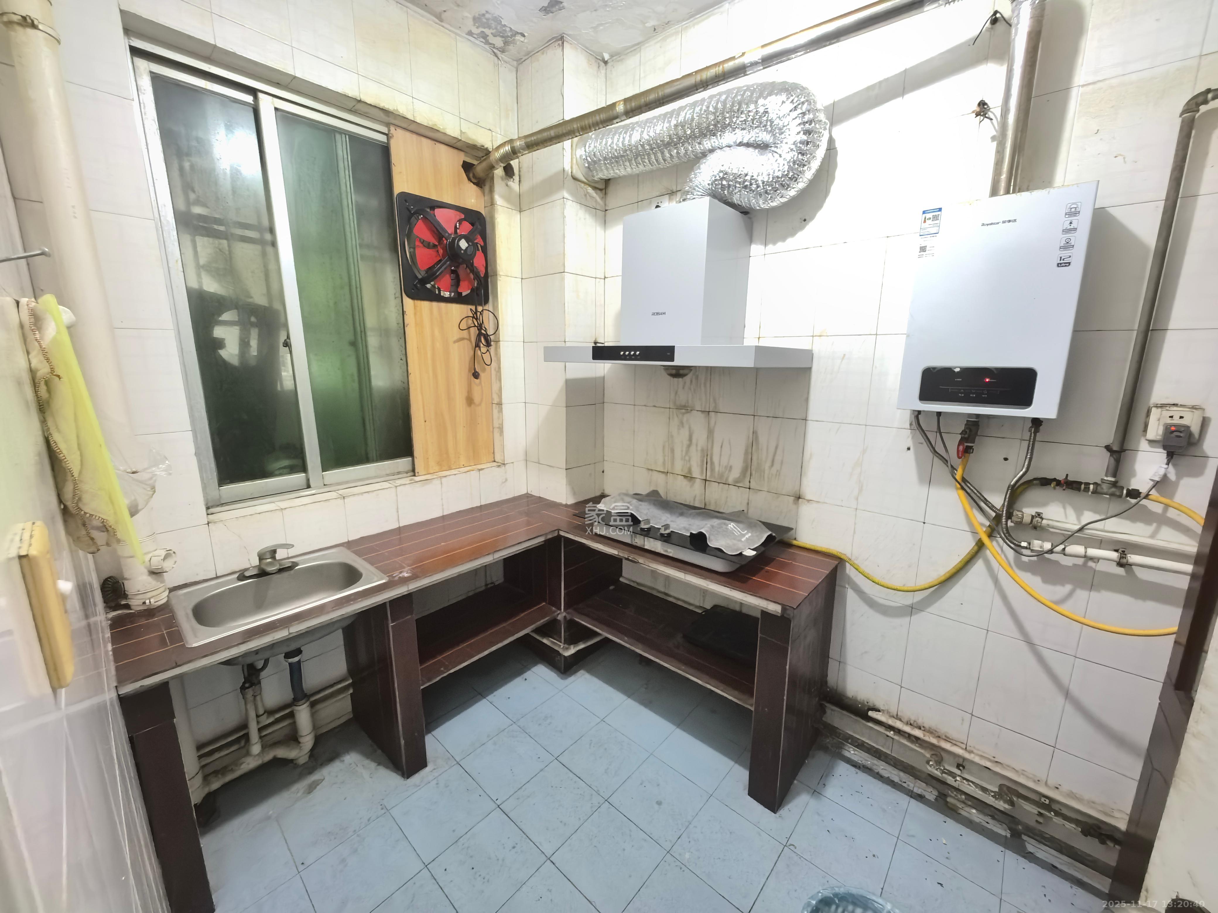 中南汽车世界  2室2厅1卫    1200.0元/月室内图