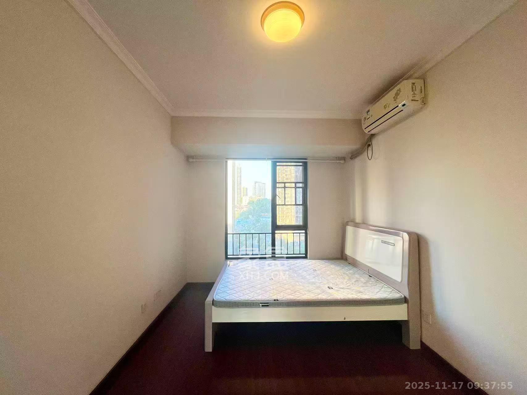 万科金域华府一期  3室2厅2卫    3200.0元/月