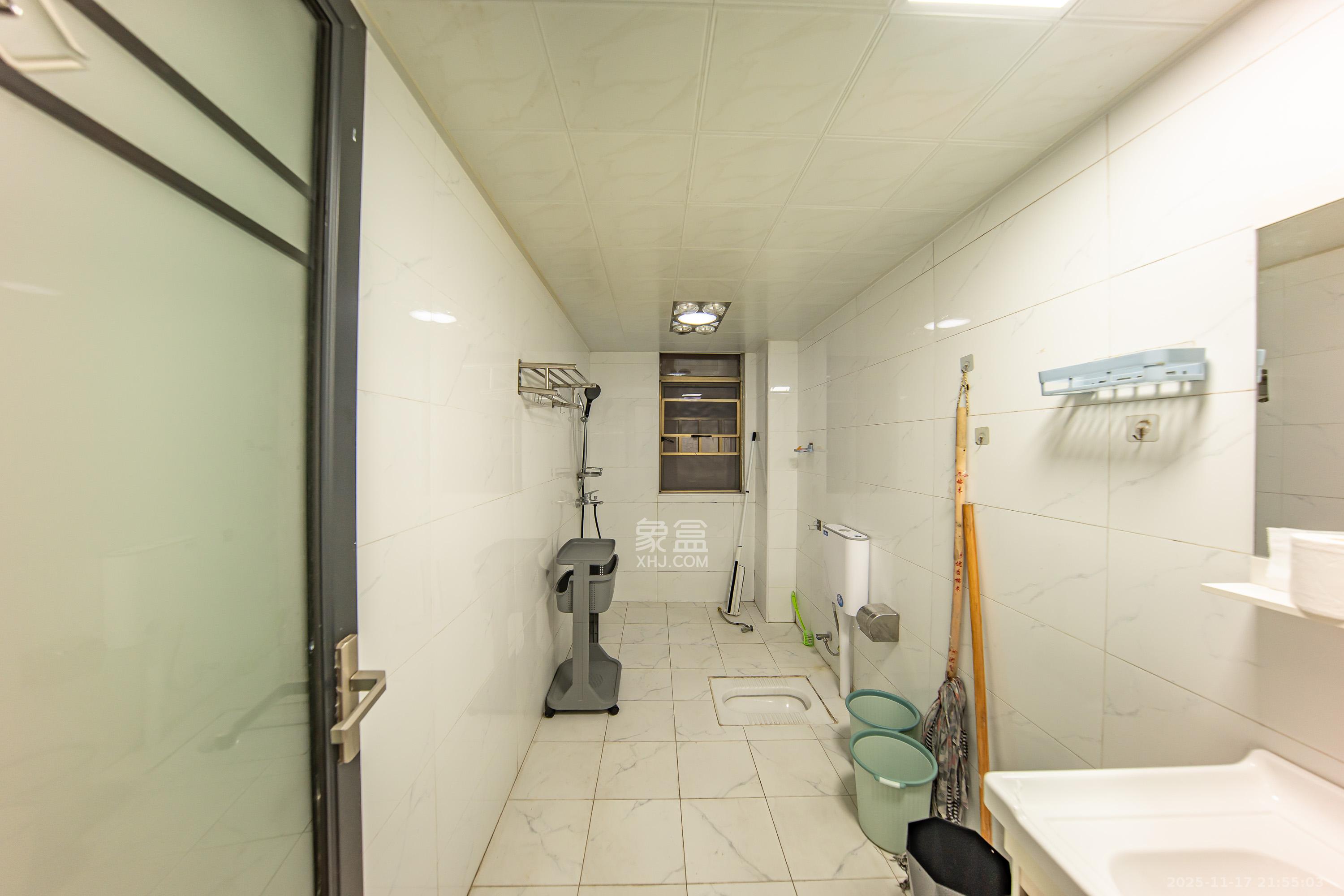 江山帝景雅典  4室2厅2卫    130.0万卫生间