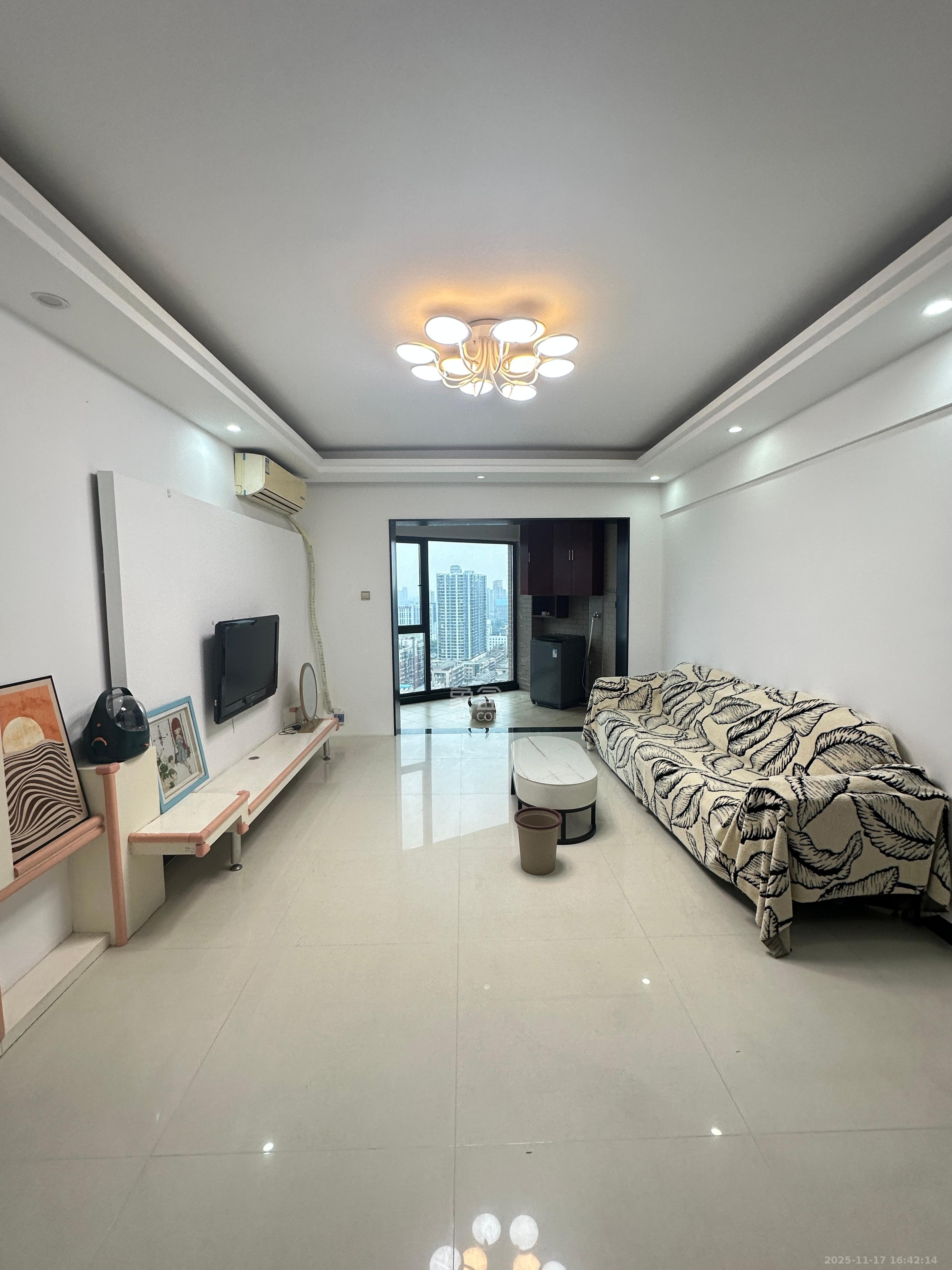 未来现代城  2室2厅1卫    1700.0元/月