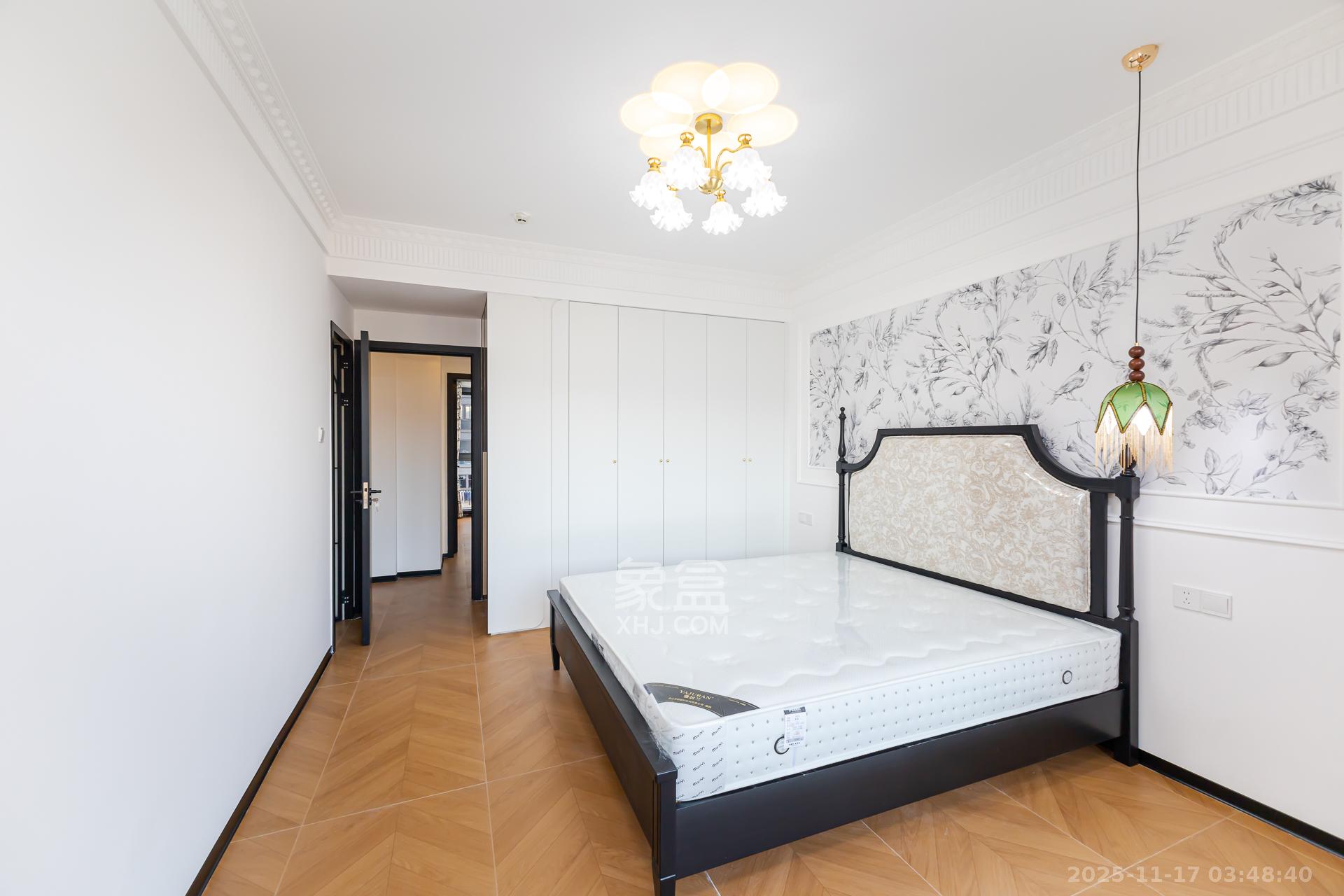 山与墅  4室2厅2卫    105.8万卧室