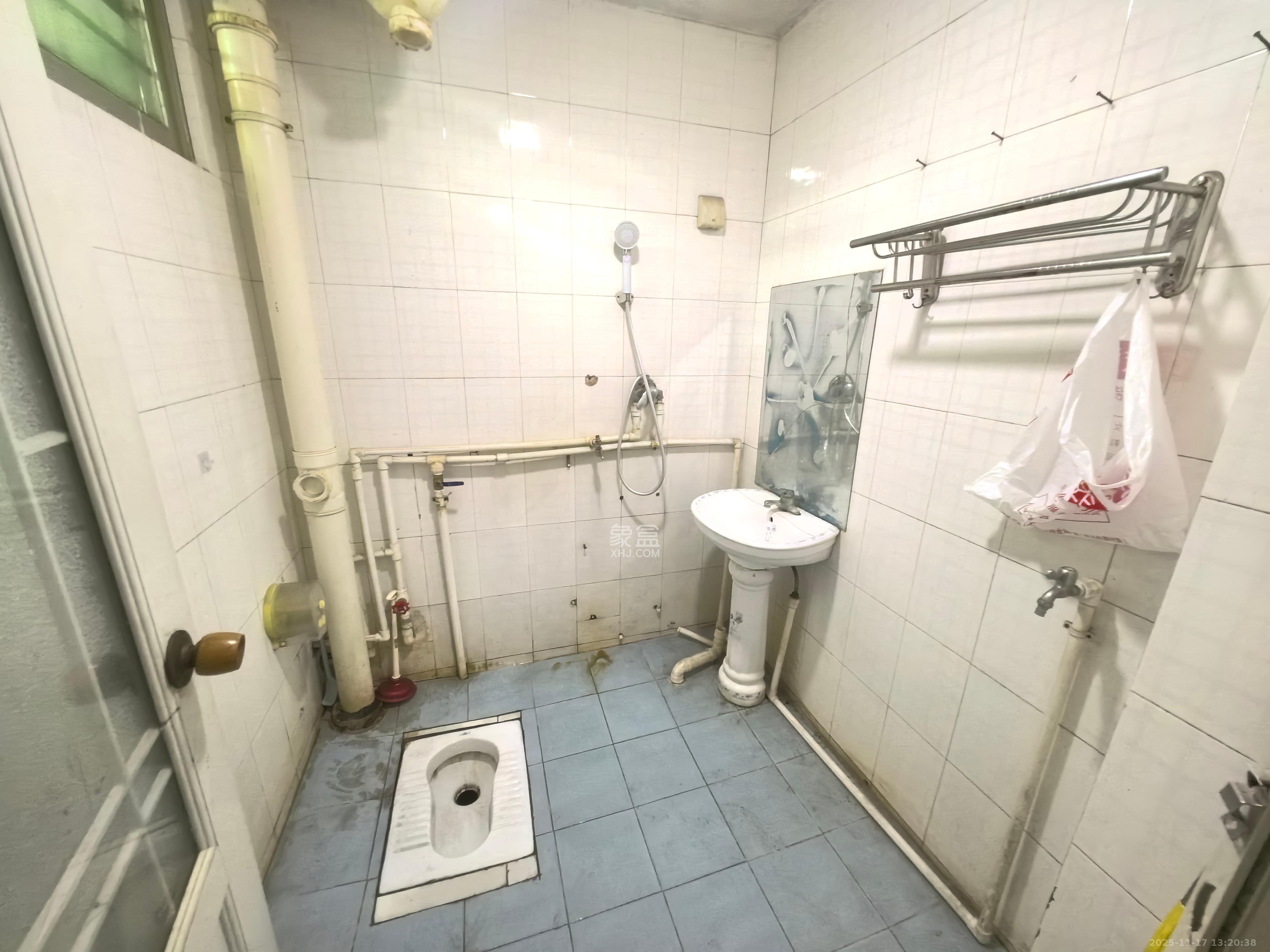 中南汽车世界 2室2厅1卫 1200.0元/月 中南汽车世界 2室2厅1卫 1200.0元/月室内图