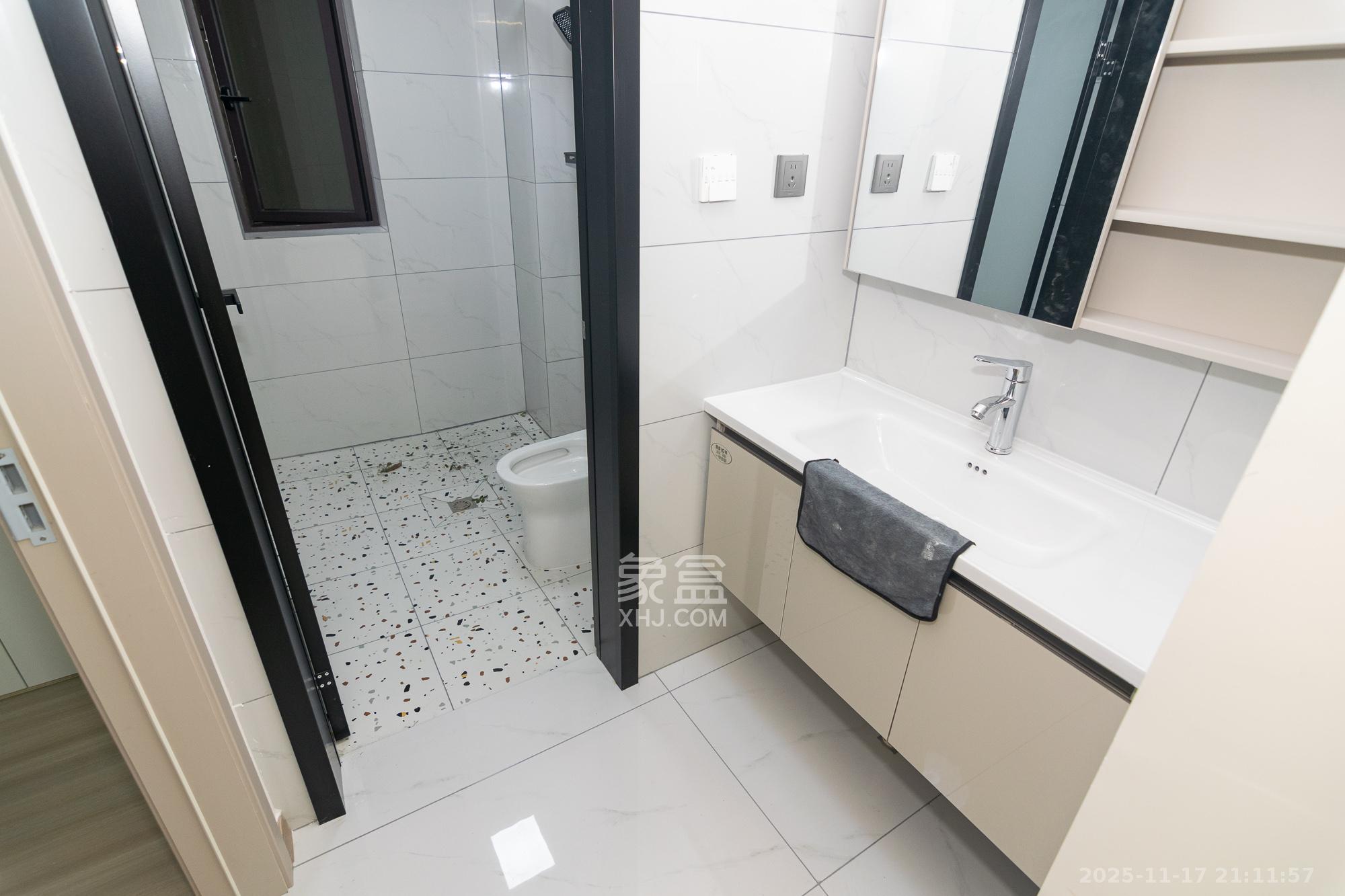 金地三千府(金地湖山樾、金地自在城) 3室2厅1卫 58.0万 金地三千府(金地湖山樾、金地自在城) 3室2厅1卫 58.0万卫生间