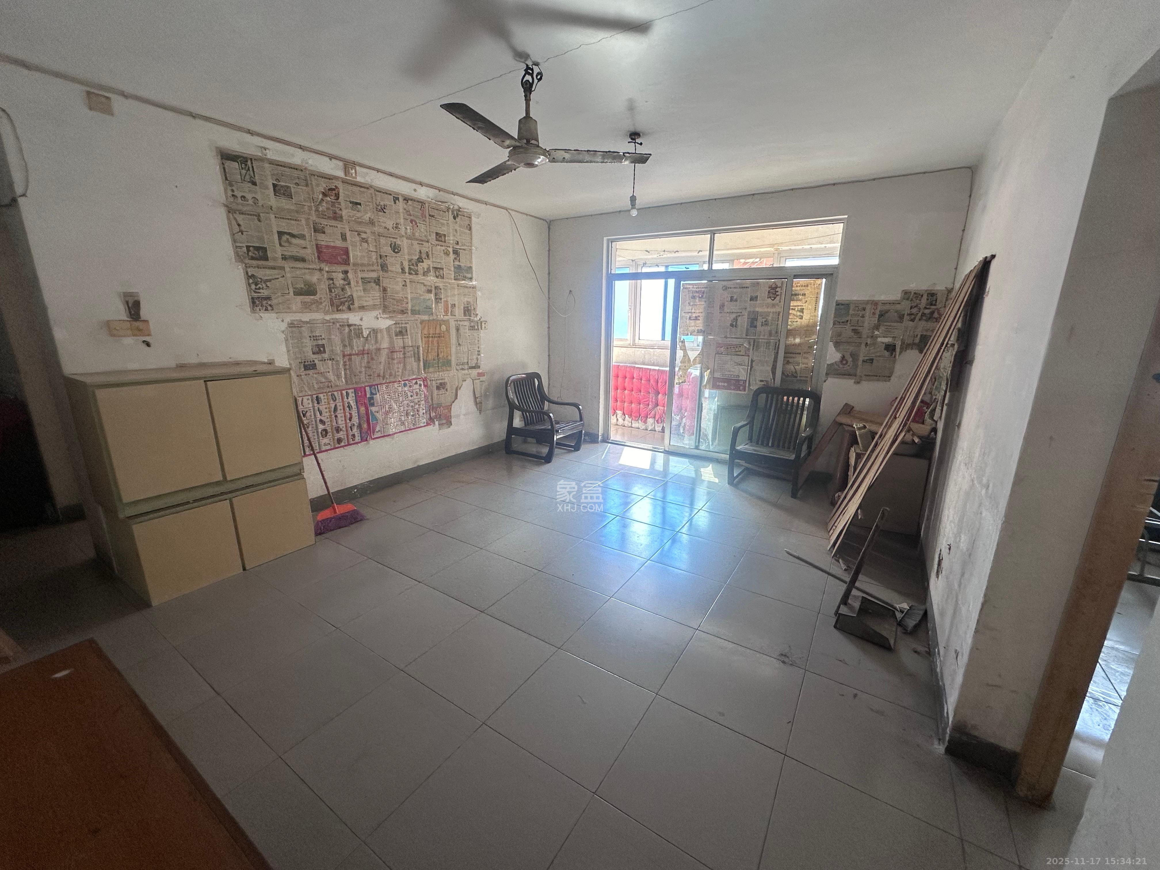 学宫公寓  3室1厅1卫    1500.0元/月室内图