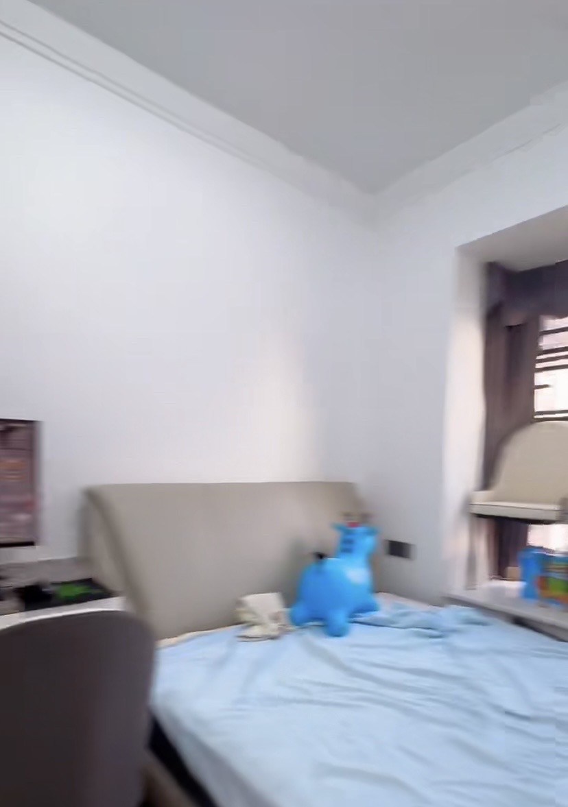 中交怡湖雅苑  1室0厅0卫    125.0万客厅