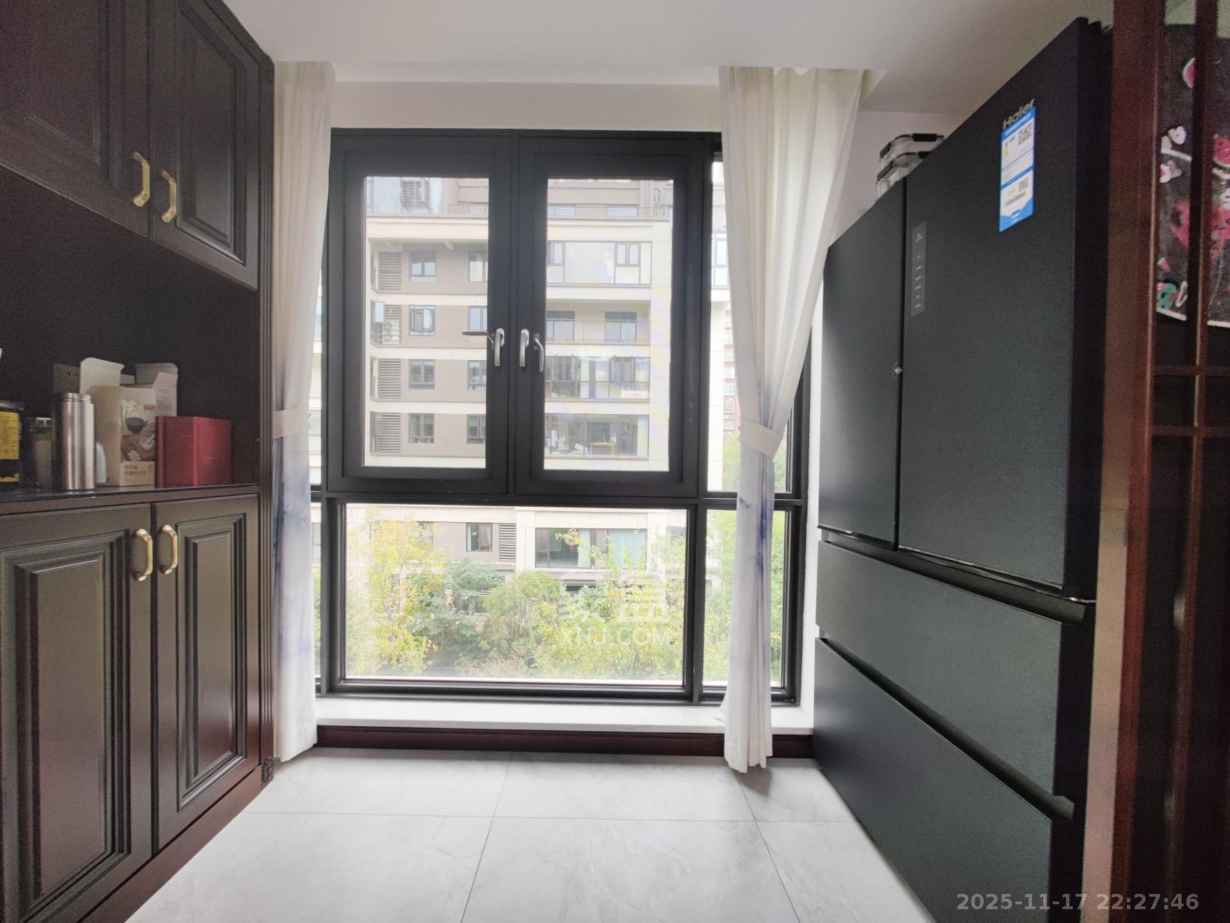 弘阳万侯府 4室2厅2卫 218.0万 弘阳万侯府 4室2厅2卫 218.0万阳台