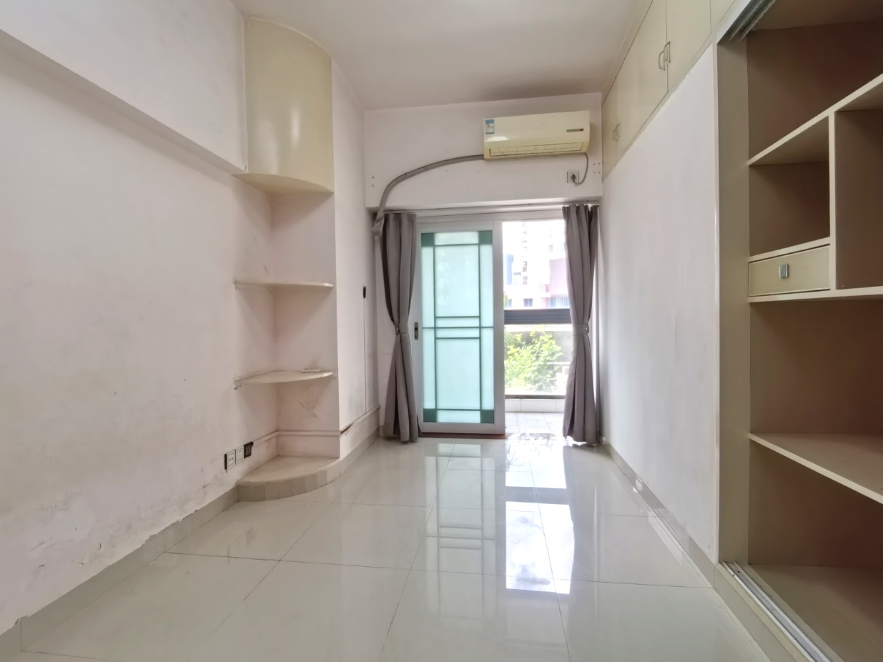 名门广场北区（二期）  3室2厅1卫    126.0万客厅